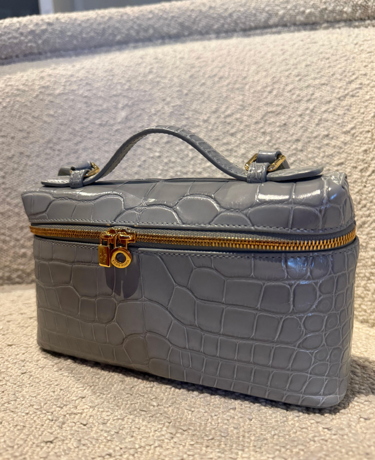 LORO PIANA Grey Extra Pocket L19 shiny Alligator Leather Pouch with cites