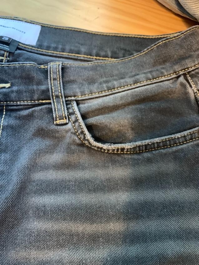 Current/Elliott Grey Distressed Cropped Jeans