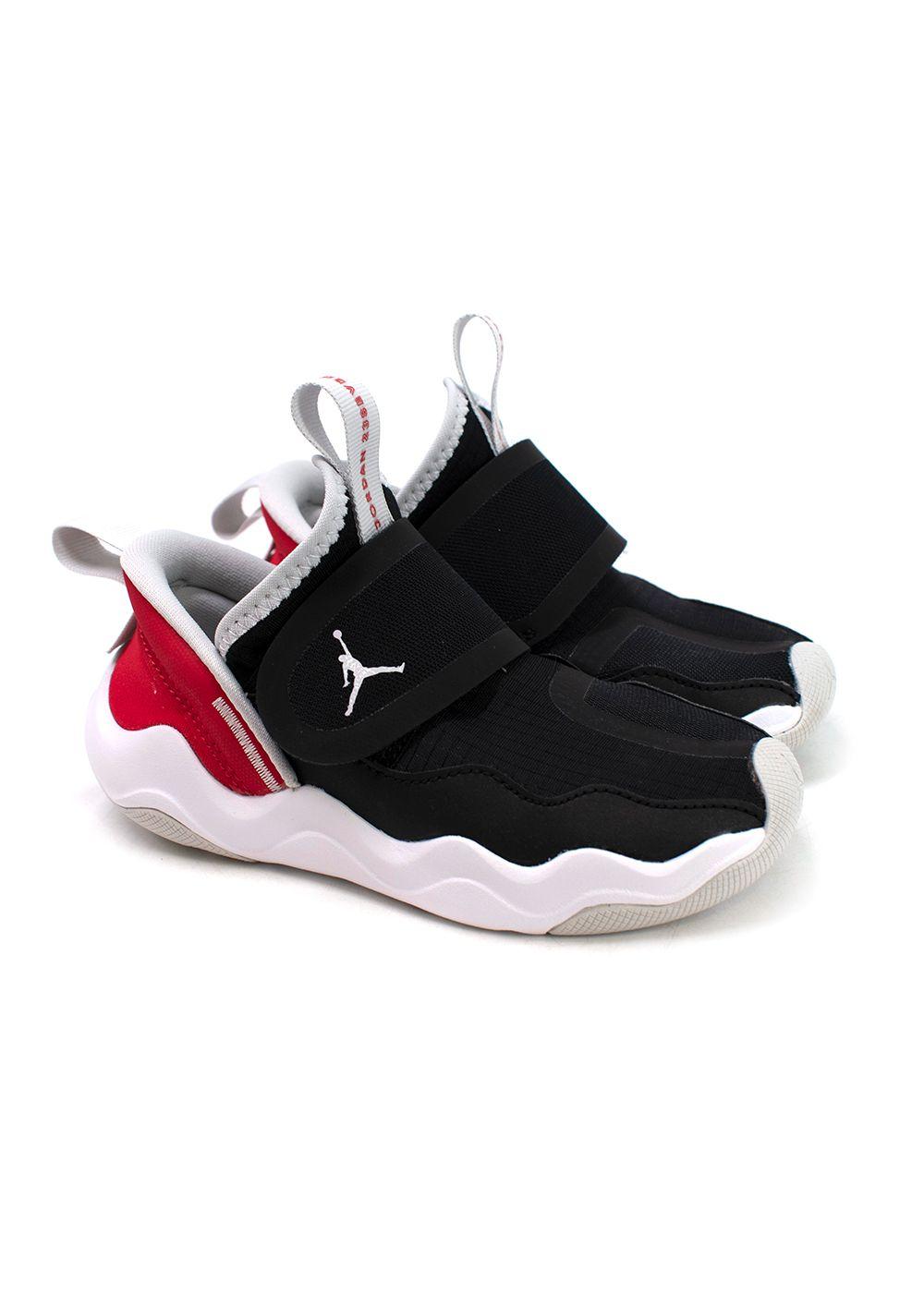 Nike Jordan black & red 23/7 Junior Trainers
