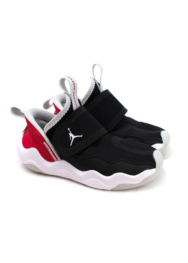 Nike Jordan black & red 23/7 Junior Trainers