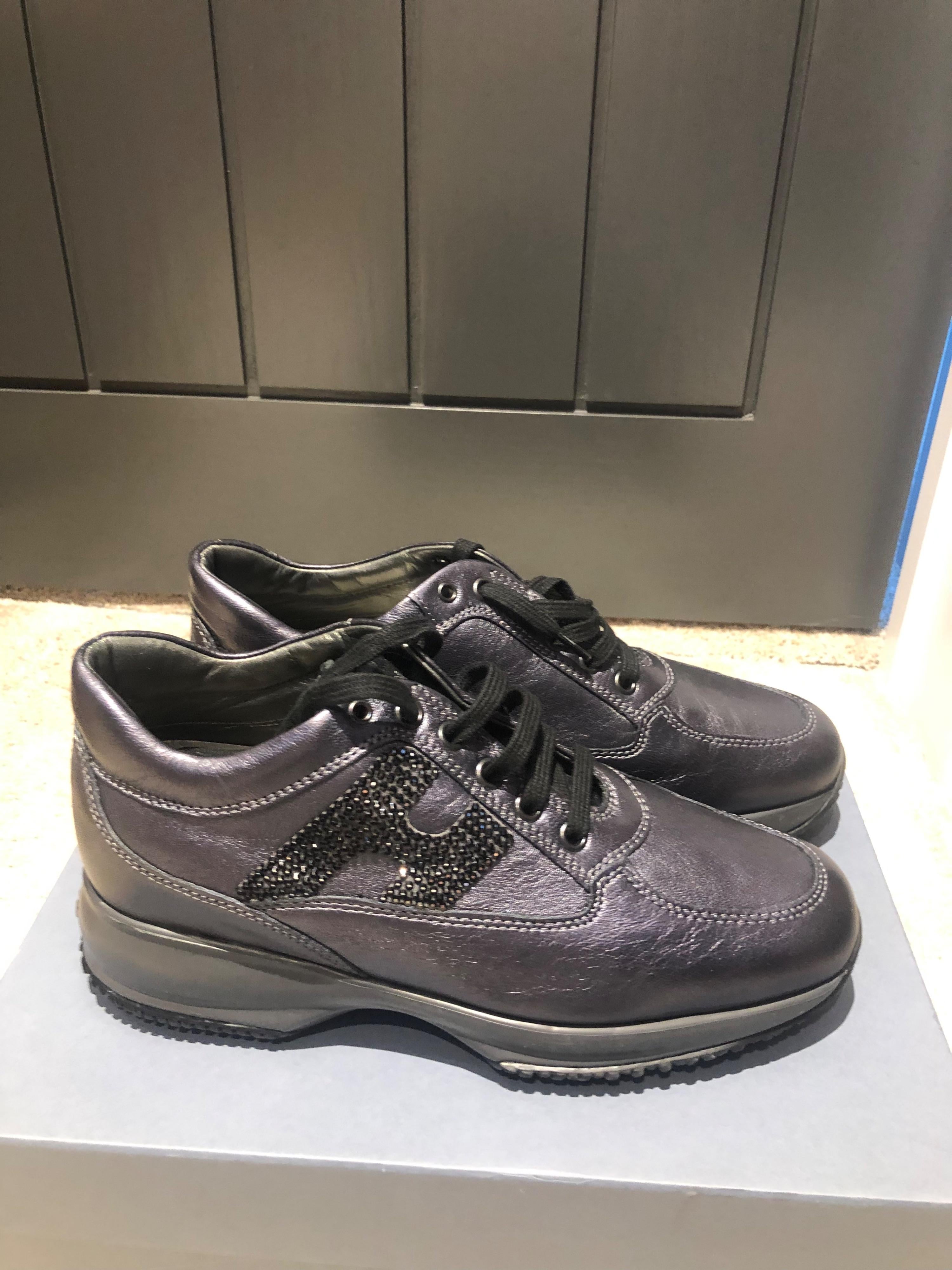 Black leather Interactive trainers