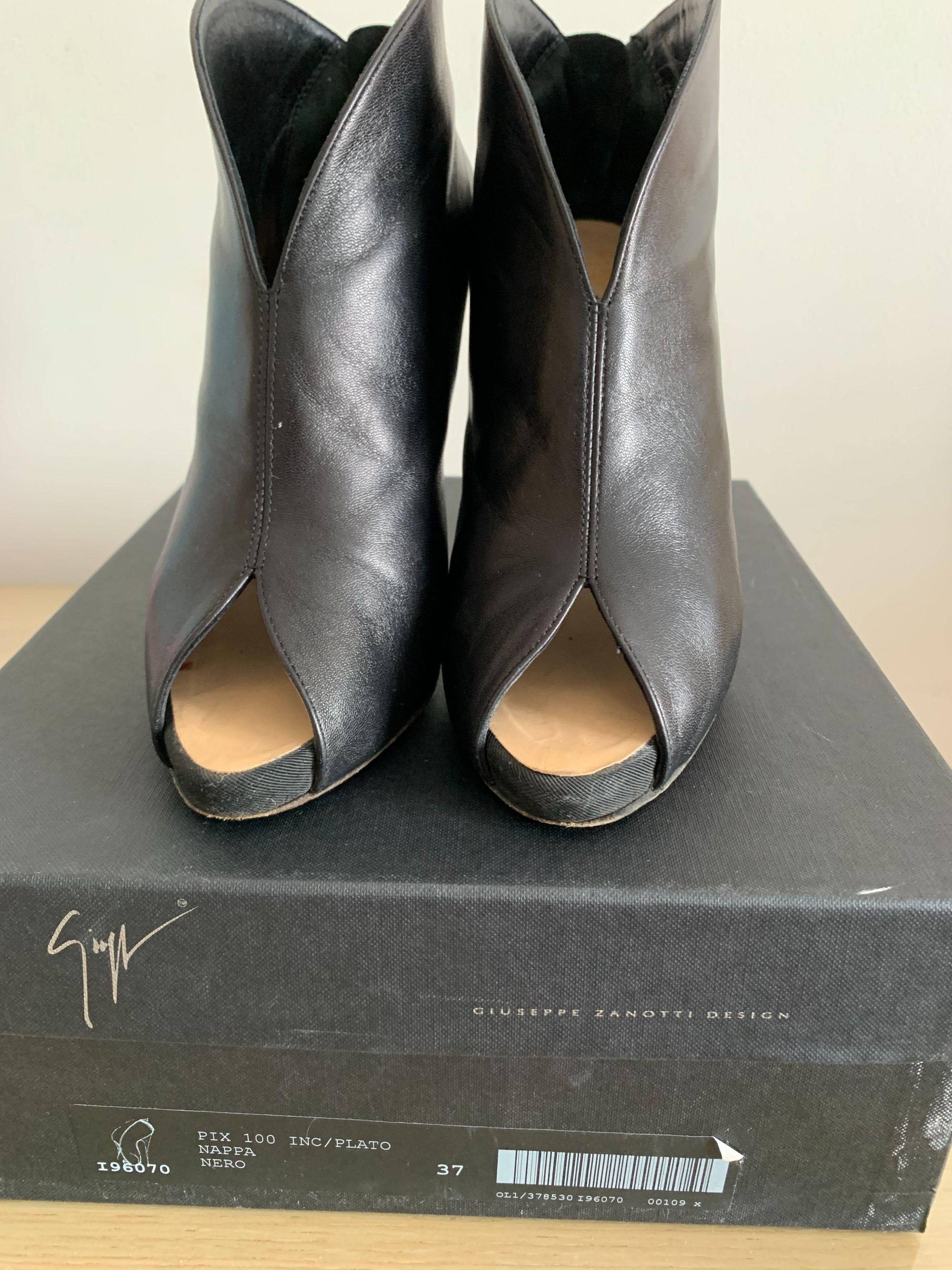 Black leather Pix 100 heeled pumps