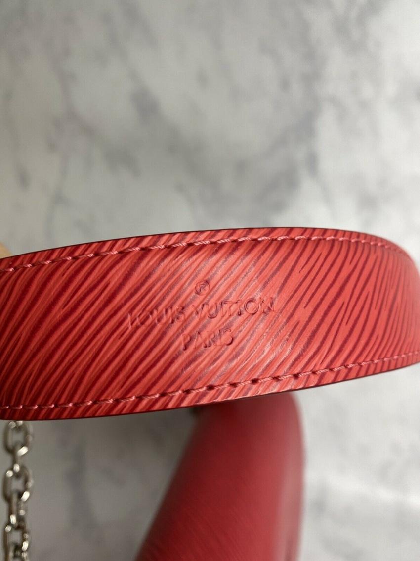 Louis Vuitton Epi Leather Twist MM Chain Bag