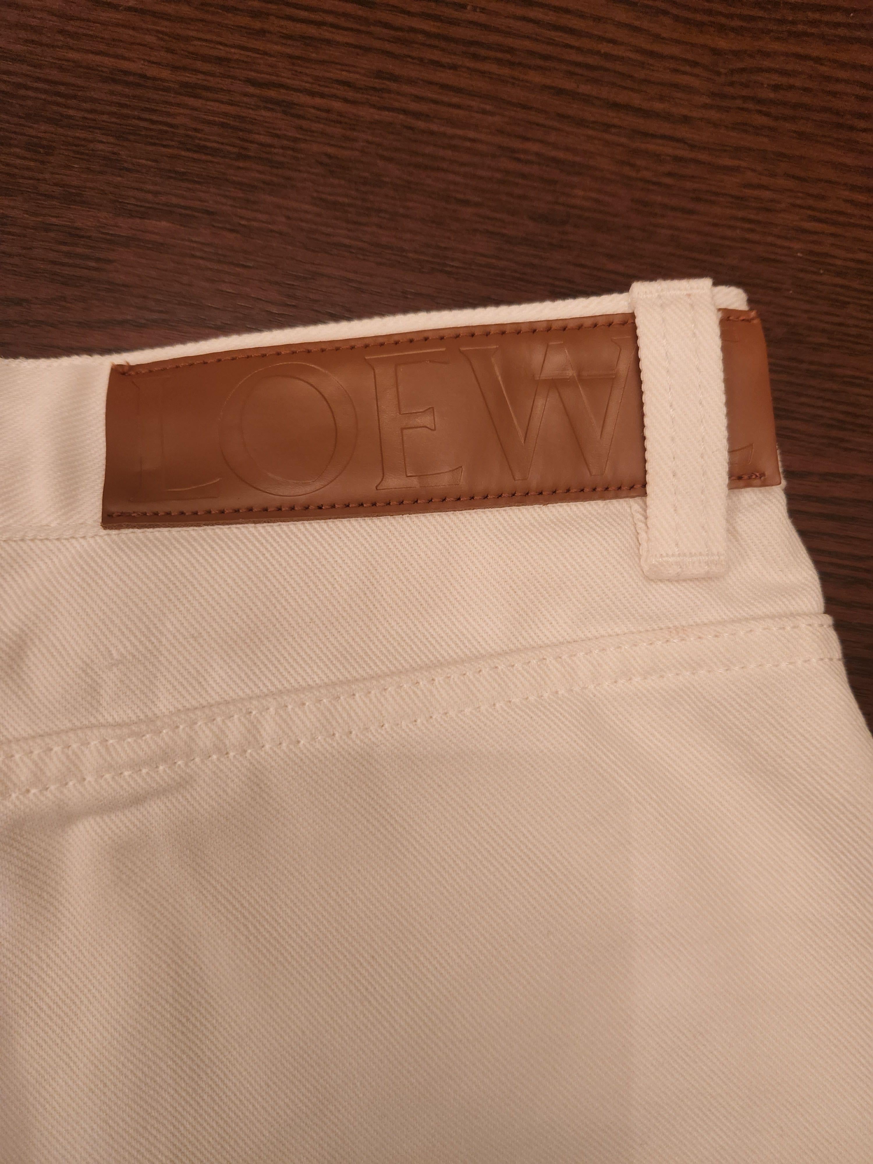 white Asymmetric-Hem Jean