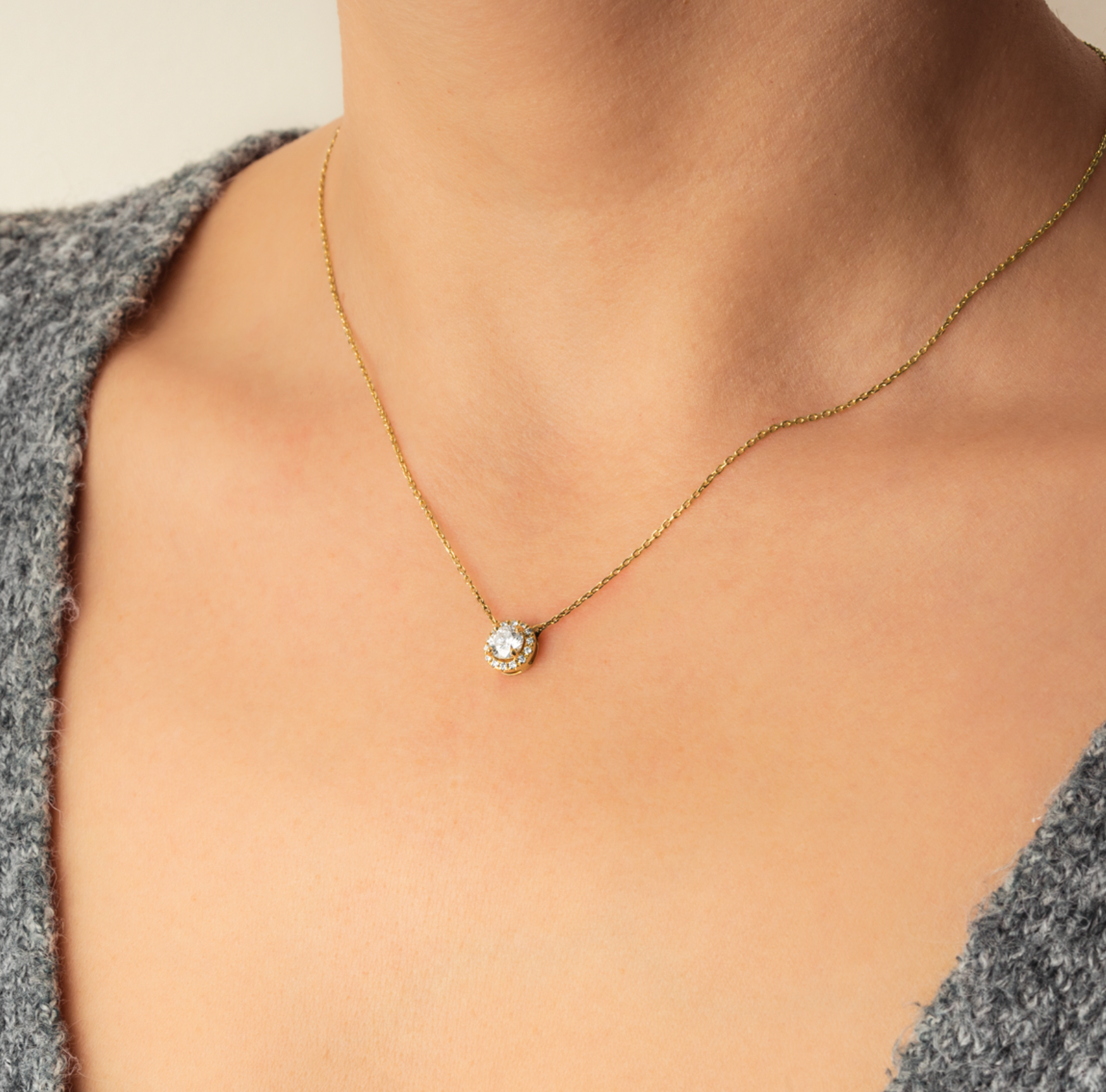 18ct yellow gold & white diamond Halo necklace 0.53ct