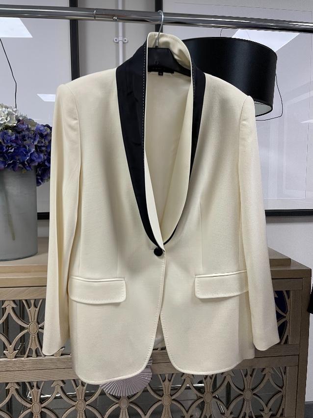 Escada Ivory Tailored Jacket with Contrast Collar