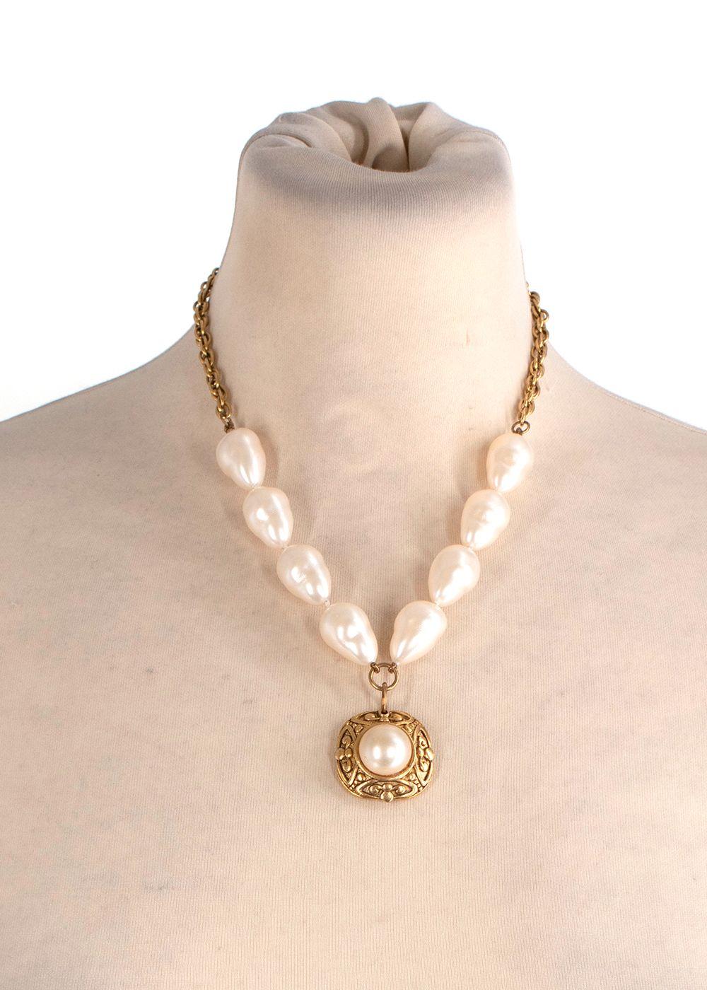 Gold Tone Faux Pearl Pendant Necklace