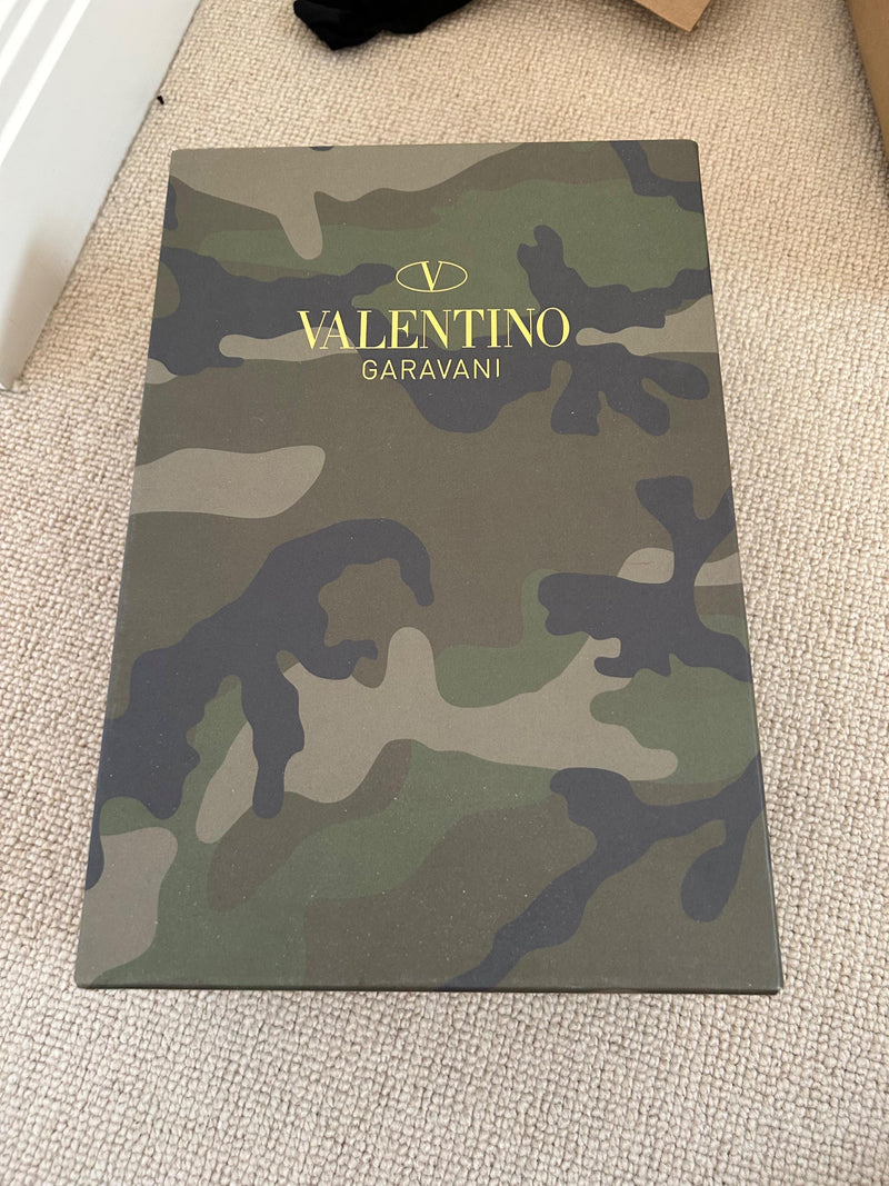 Camouflage Printed Rockstud Sneakers