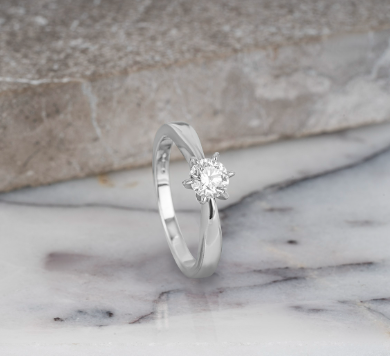 platinum & brilliant cut white diamond solitaire ring 52.5EU