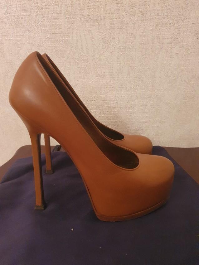 Yves Saint Laurent Brown Vintage Tribtoo Pumps