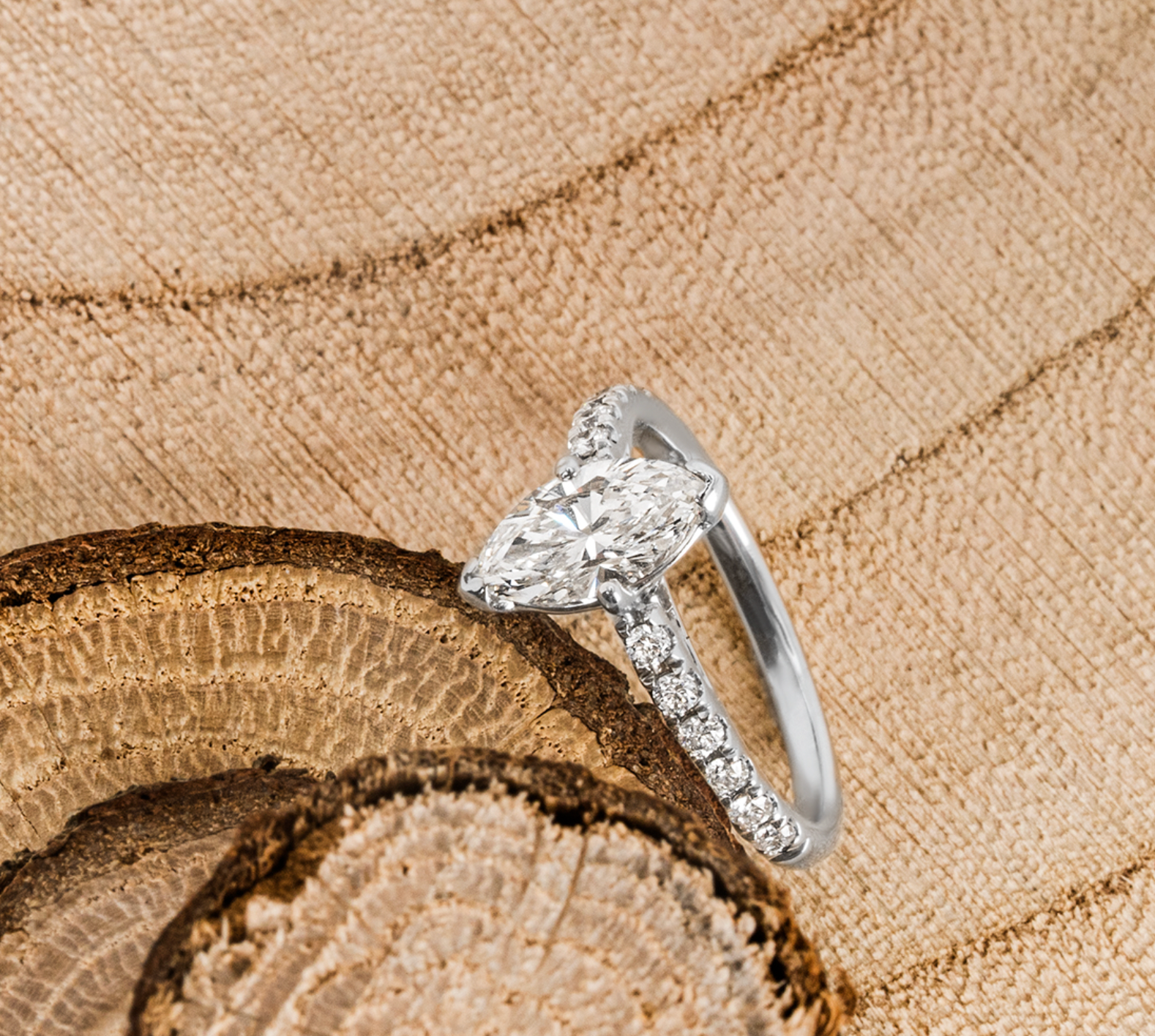 18ct white gold & white diamond Marquise Solitaire ring 51EU