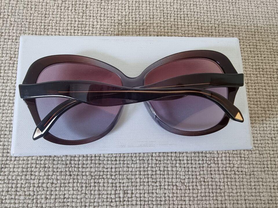 Victoria Beckham Brown 125 Happy Butterfly sunglasses