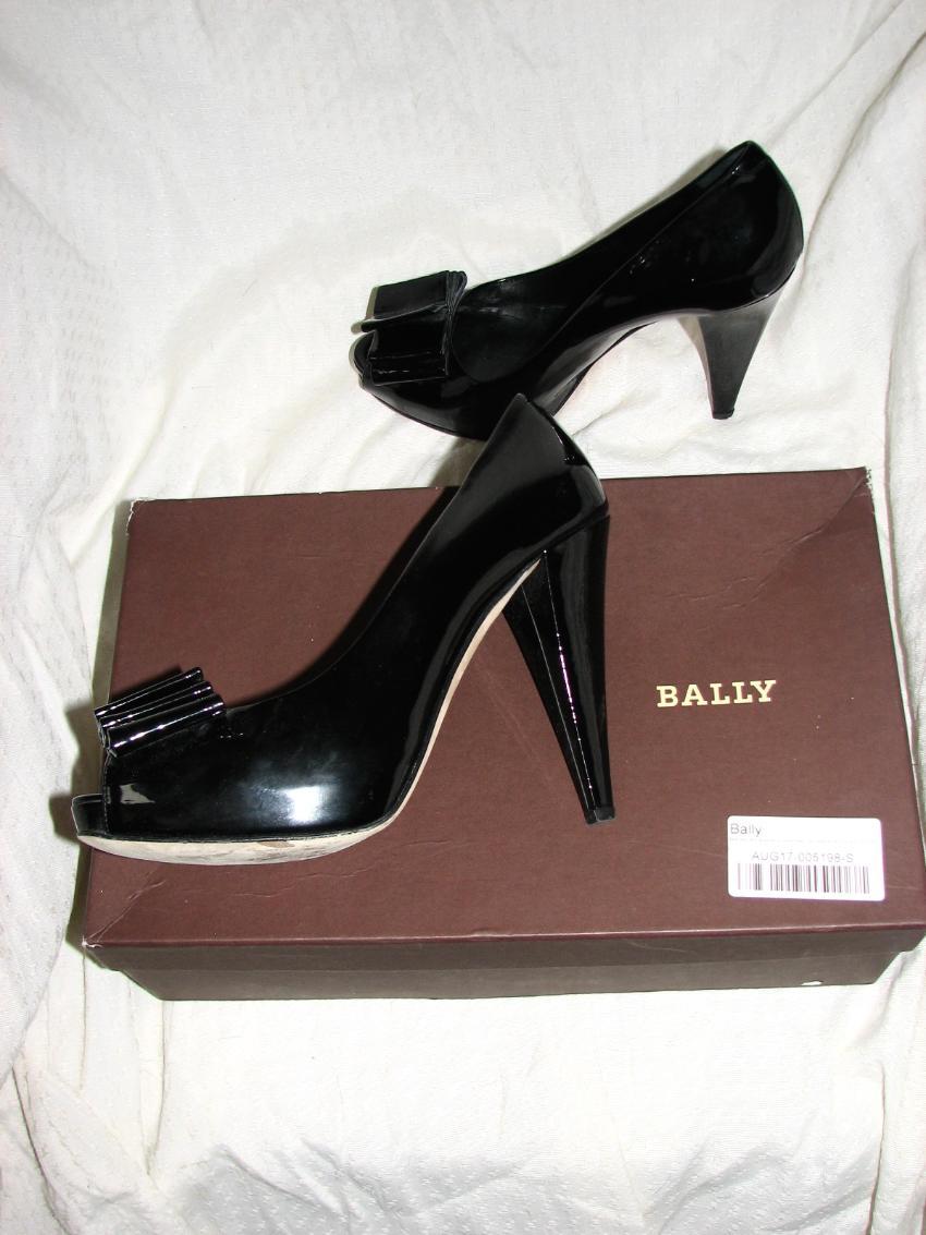Peeptoe Pumps