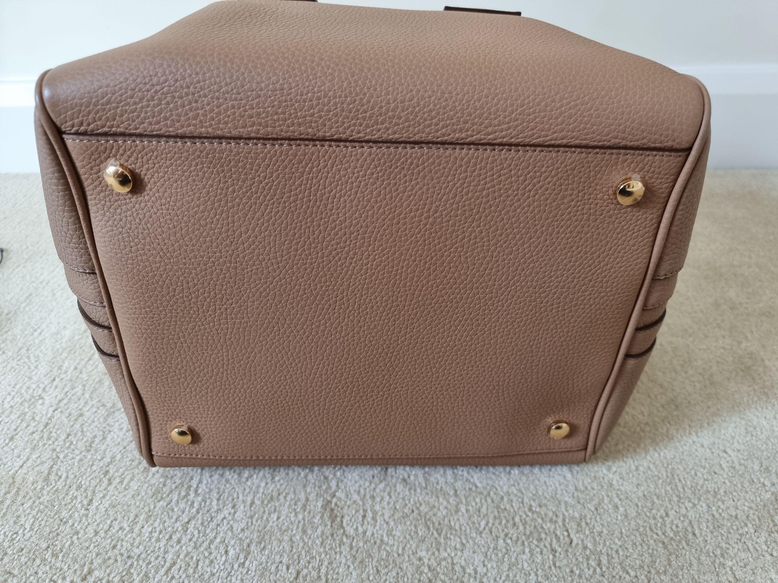Medium Cube Bag - Biscuit
