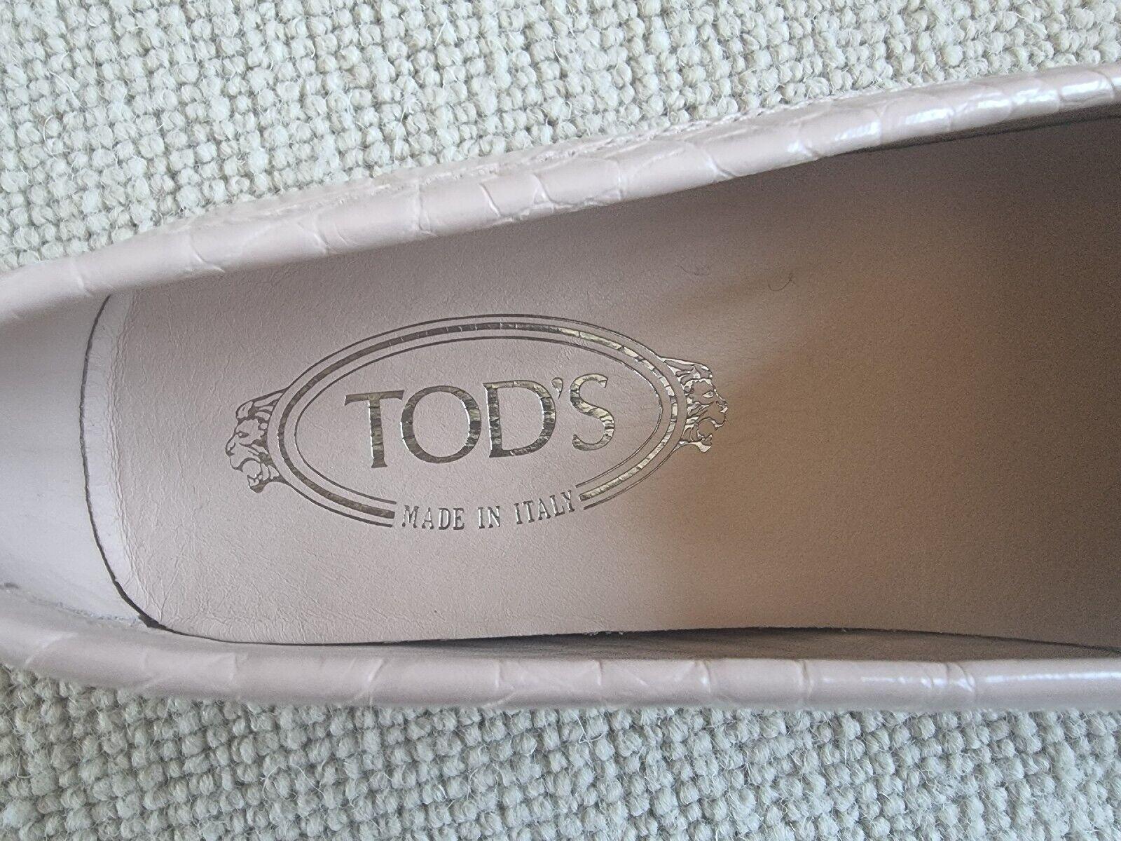 Crocodile Embossed Pink Gommino Driving Shoes