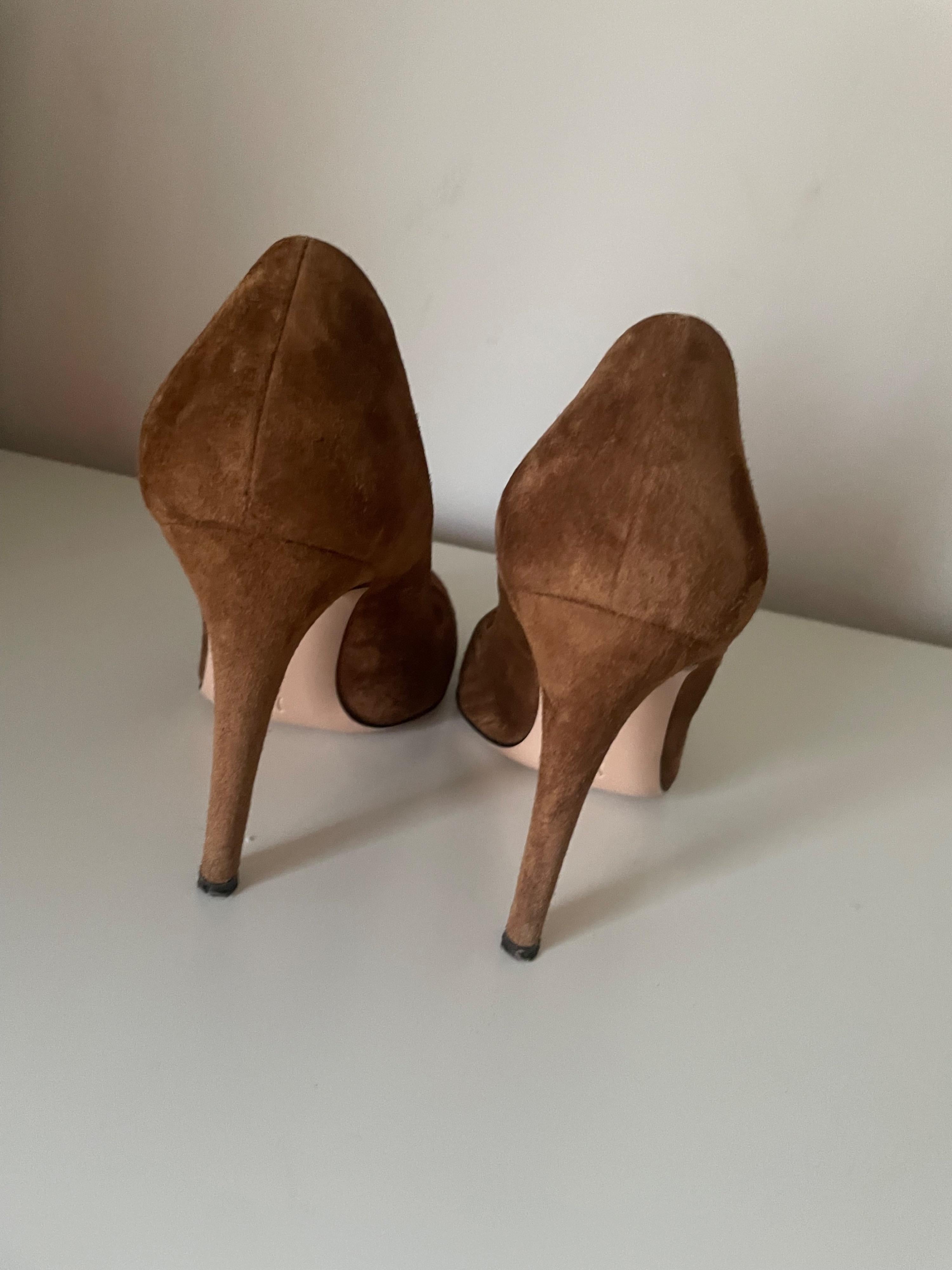 Gianvito Rossi Brown Suede Round Toe Heels