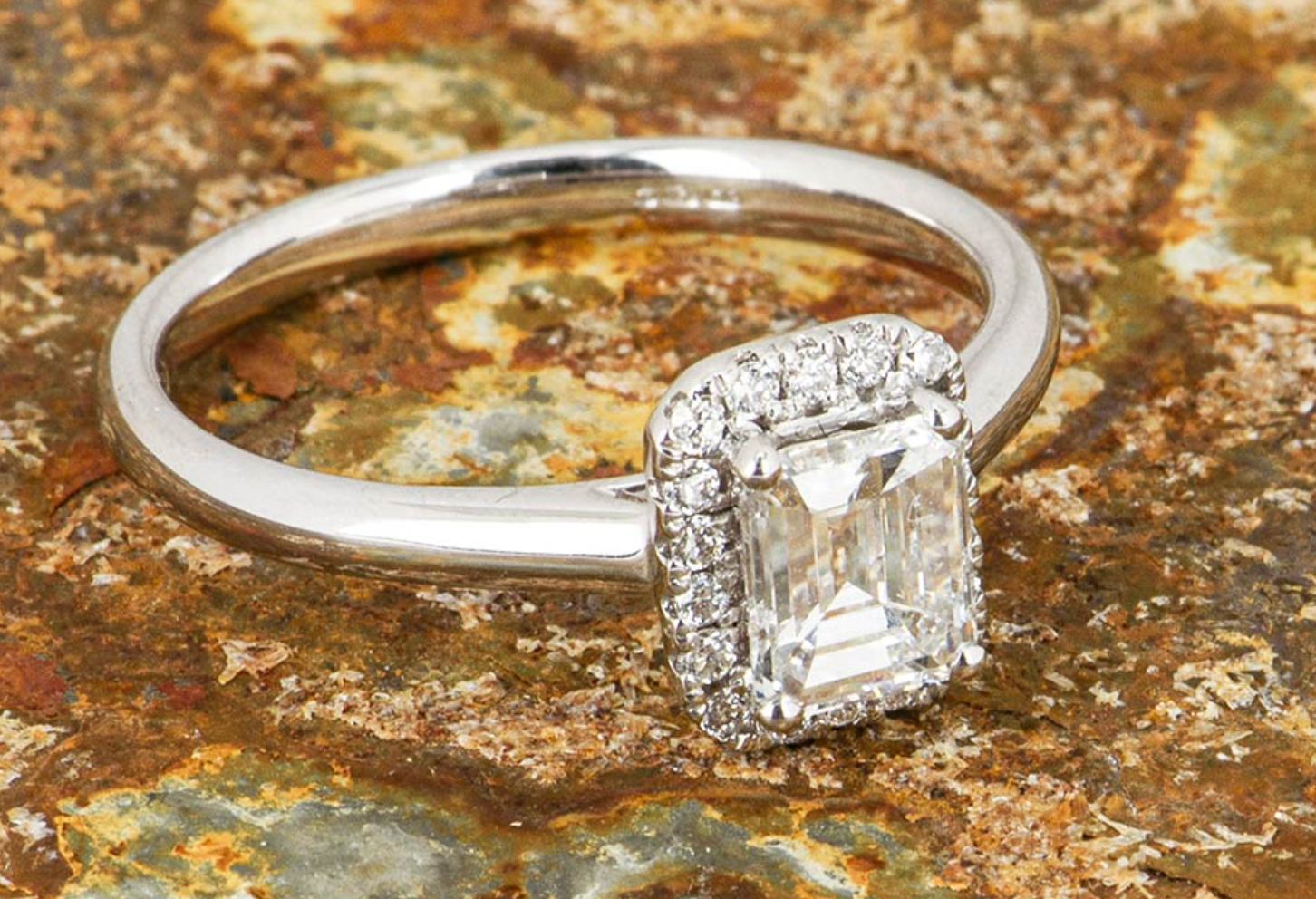 18ct White Gold Engagement Ring - Size 52