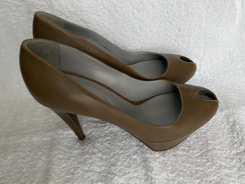 Sergio Rossi Khaki Leather Pumps