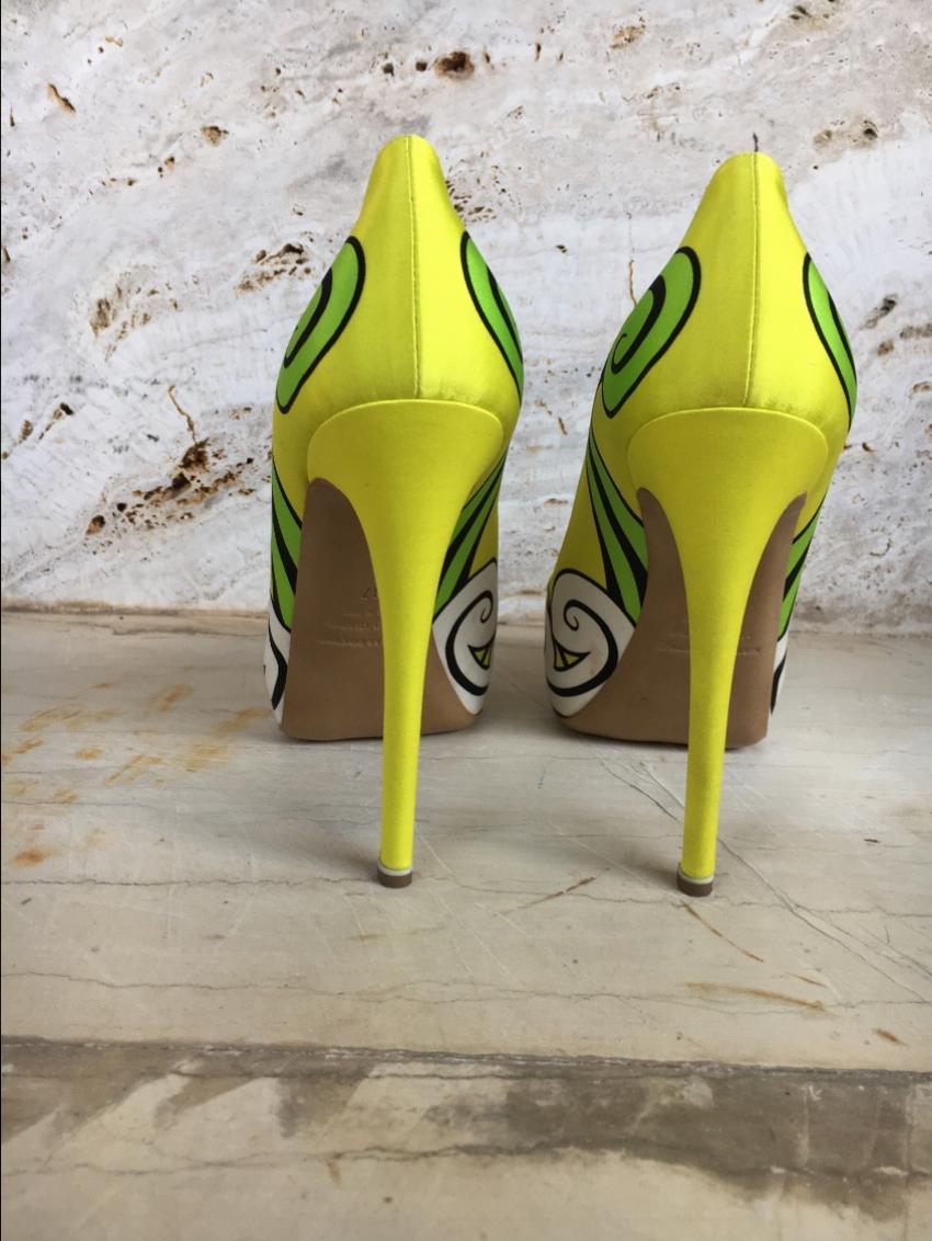 Nicholas Kirkwood satin yellow printed pumps