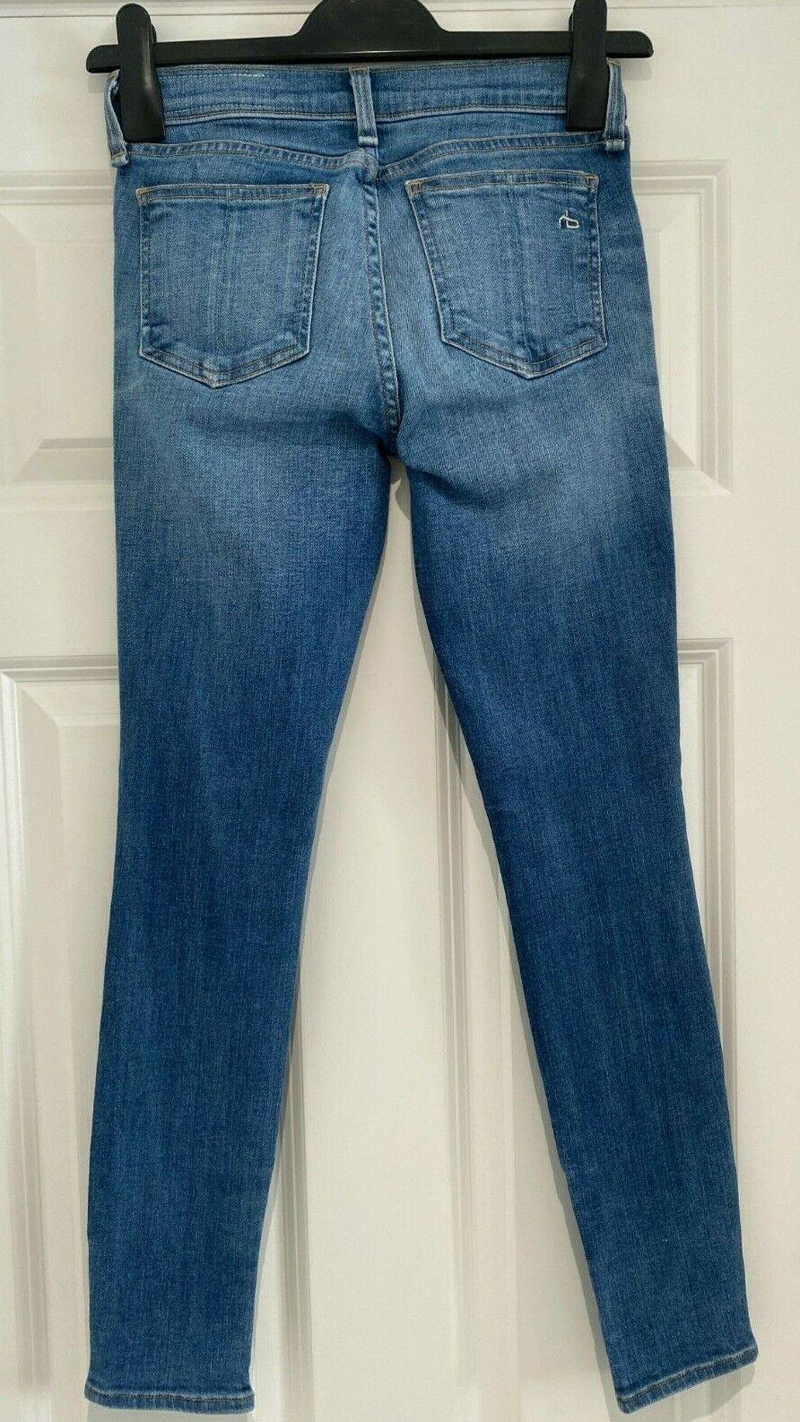 Mid-wash distressed denim Zipper Capri jeans
