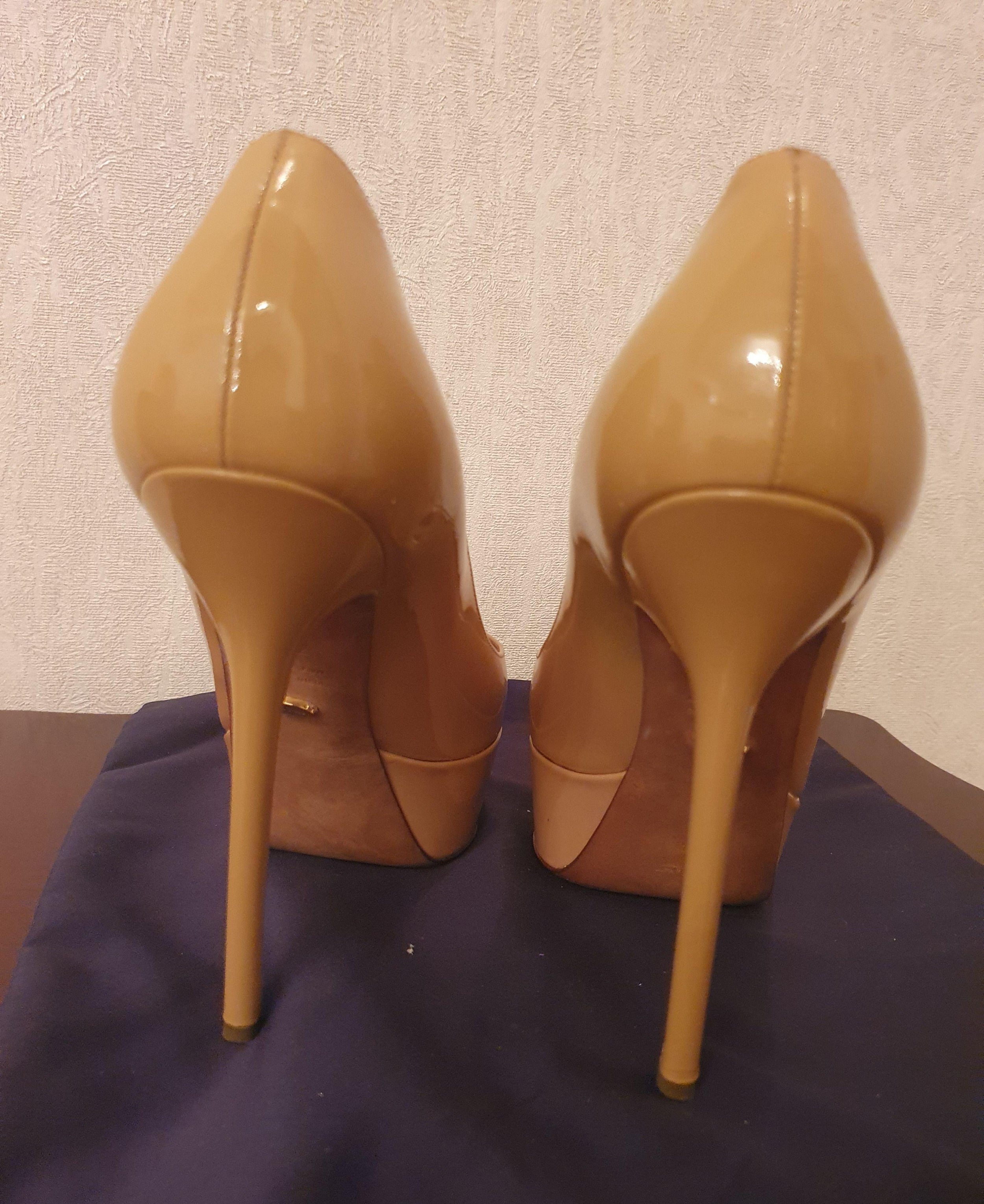 Nude patent leather Cachet platform heeled pumps