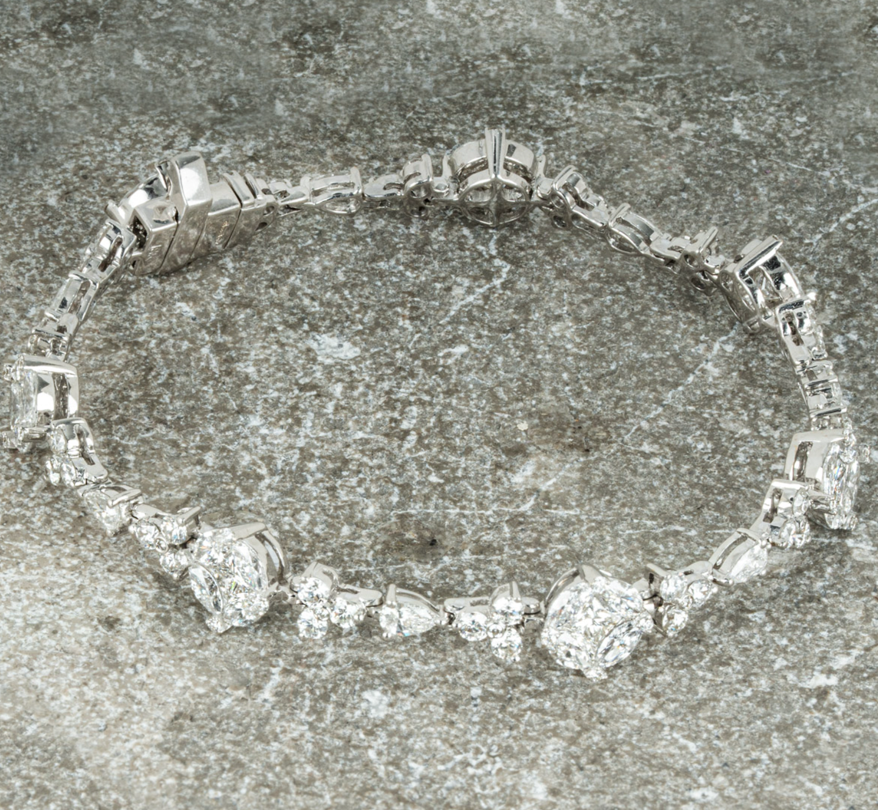 18ct white gold & white diamond bracelet 6.77TDW