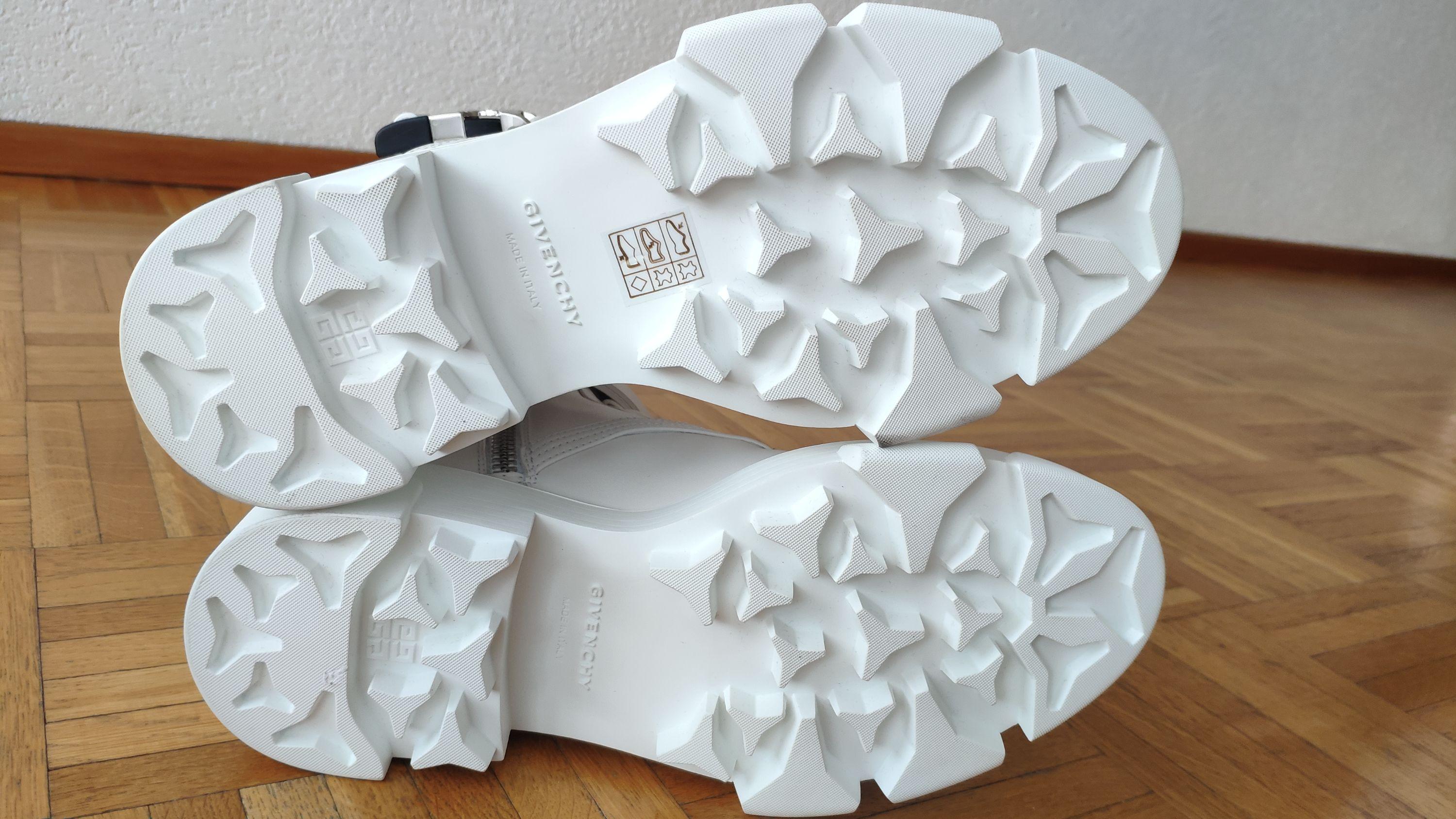Givenchy White Terra boots in leather with 4G buckle