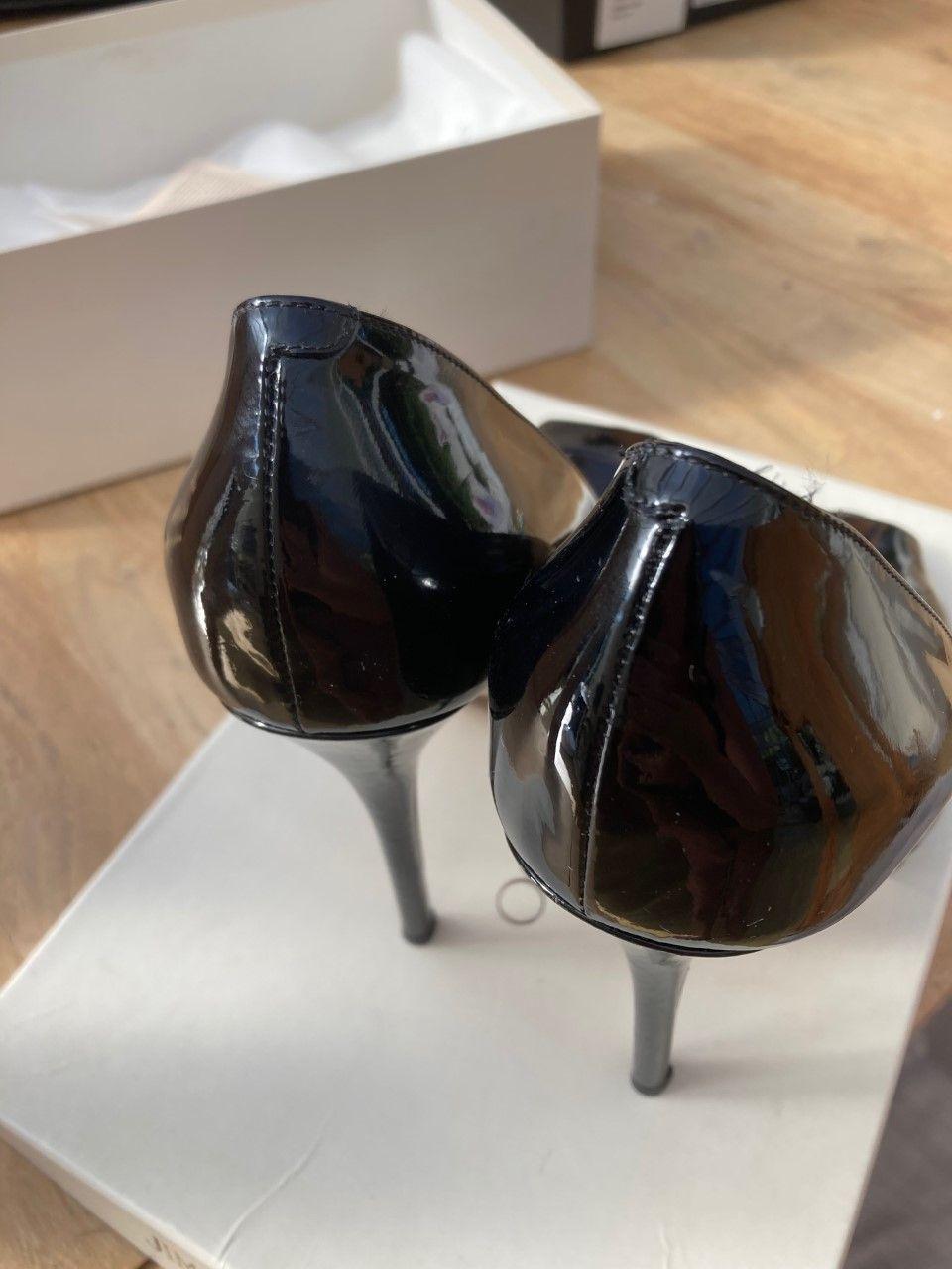 Black patent peep-toe heeled pumps