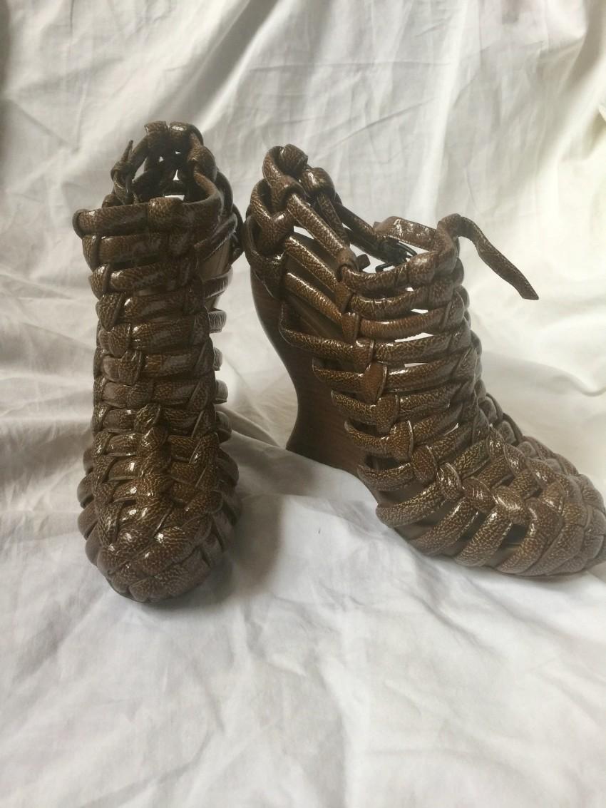 Bottega VenetabBrown intrecciato caged wedges