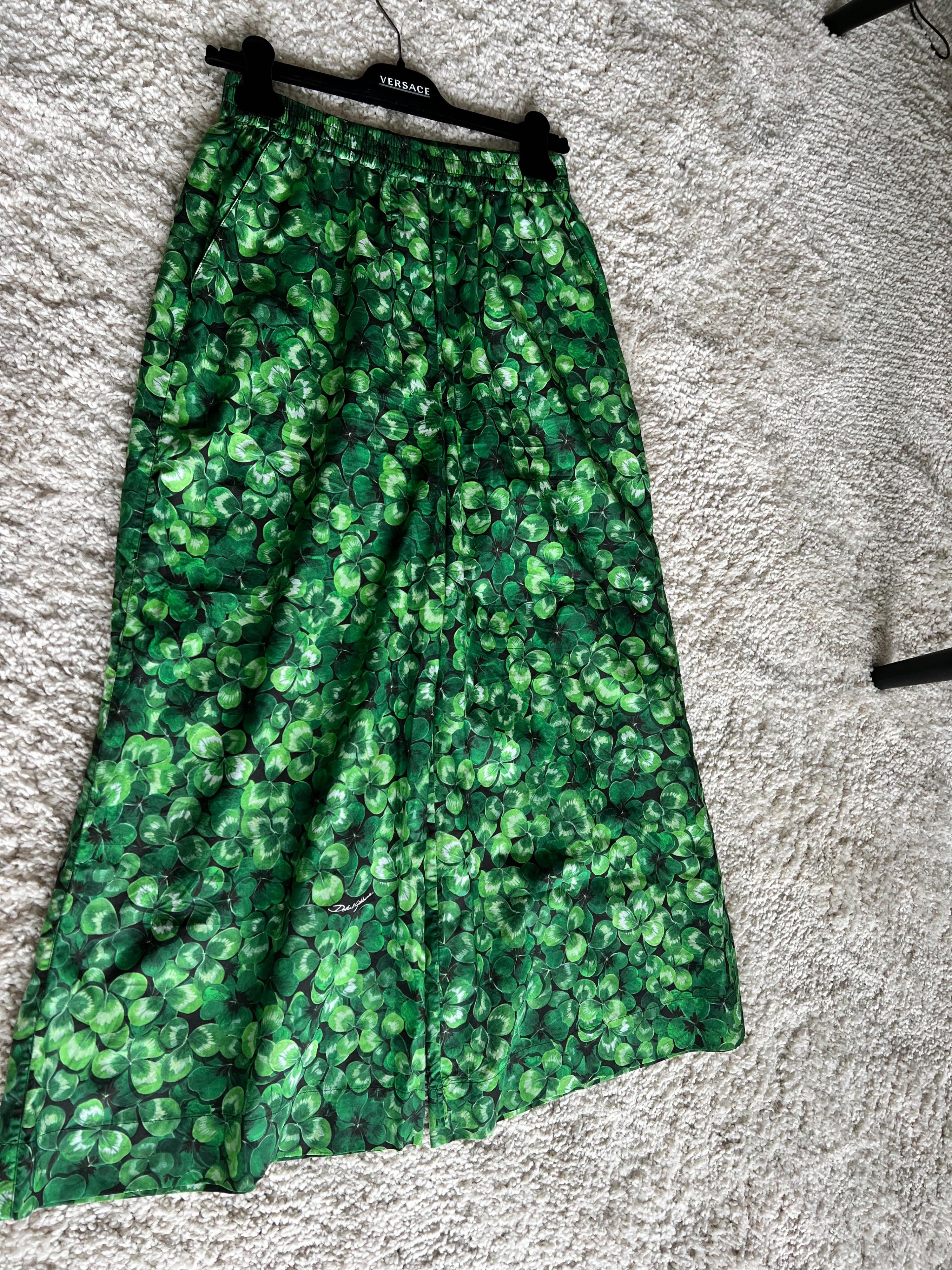 Green clover print cotton trousers