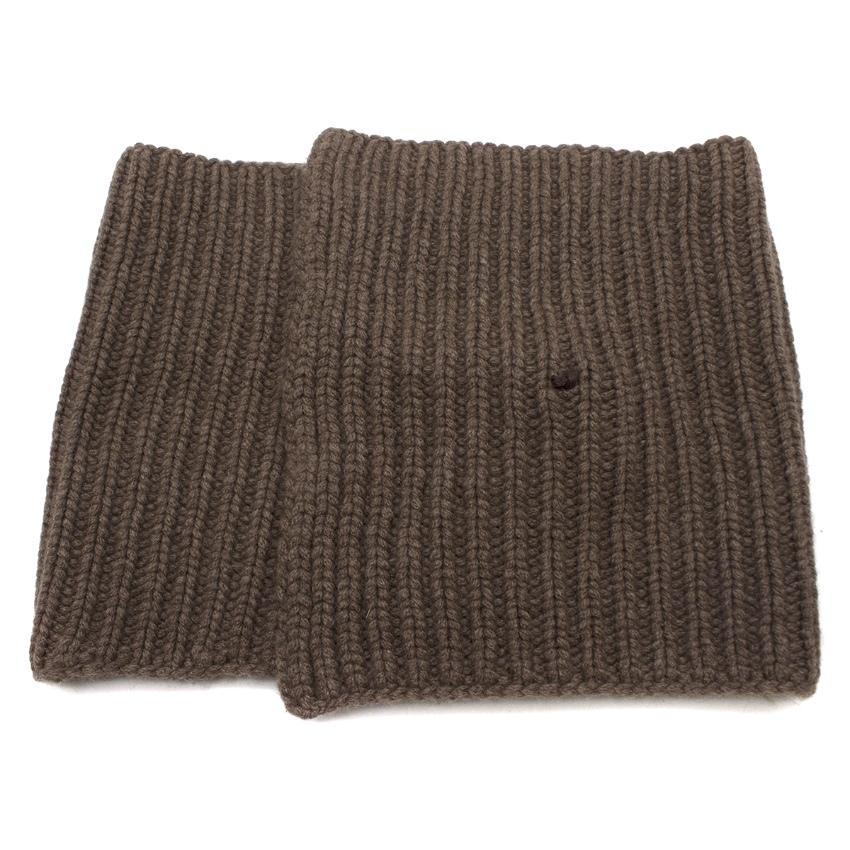 Bespoke brown chunky-knit collar