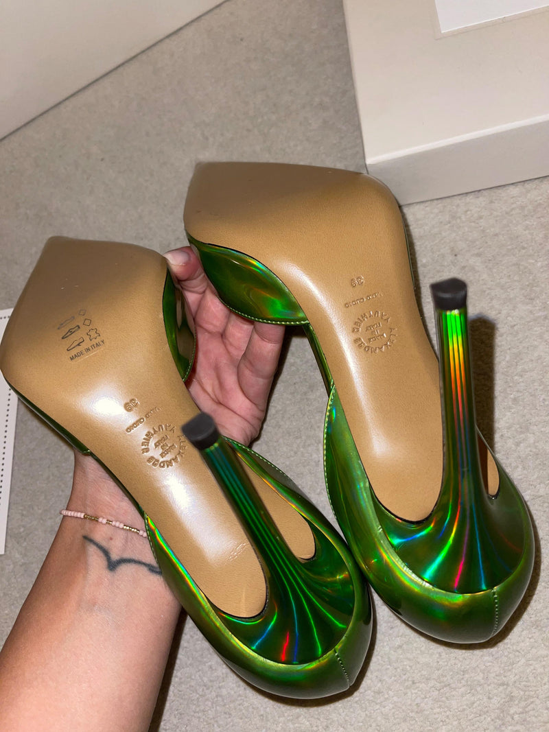 Metallic green exaggerated point toe heeled pumps