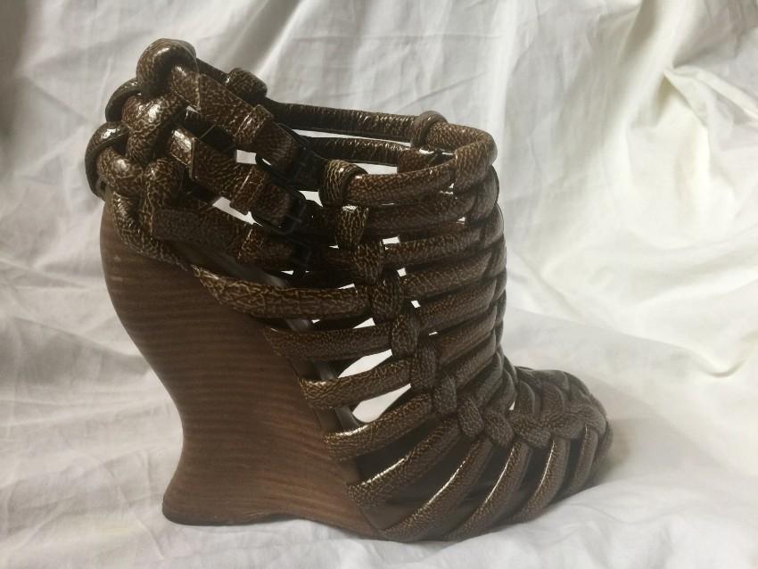 Bottega VenetabBrown intrecciato caged wedges