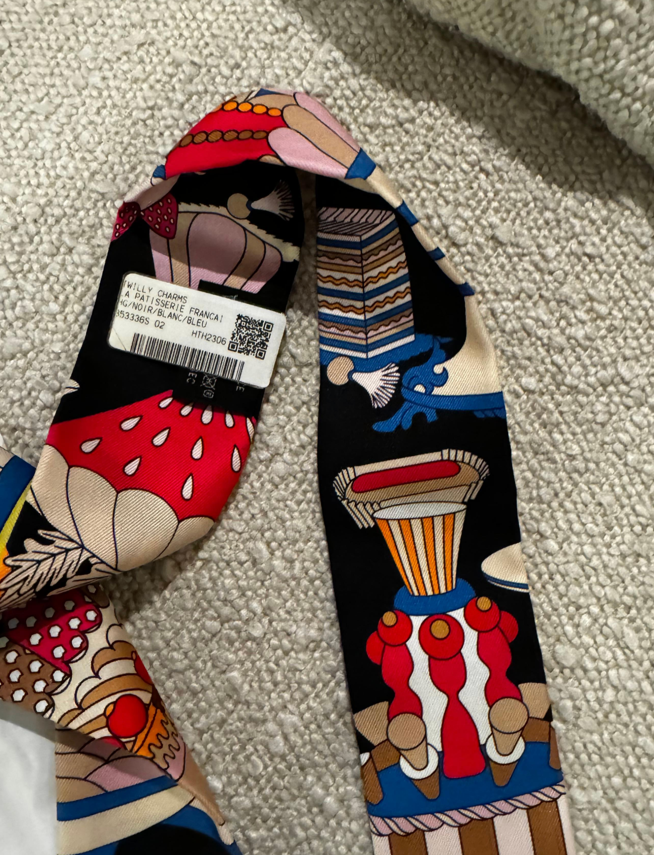 HERMES Silk La Patisserie Francaise Charm  Twilly