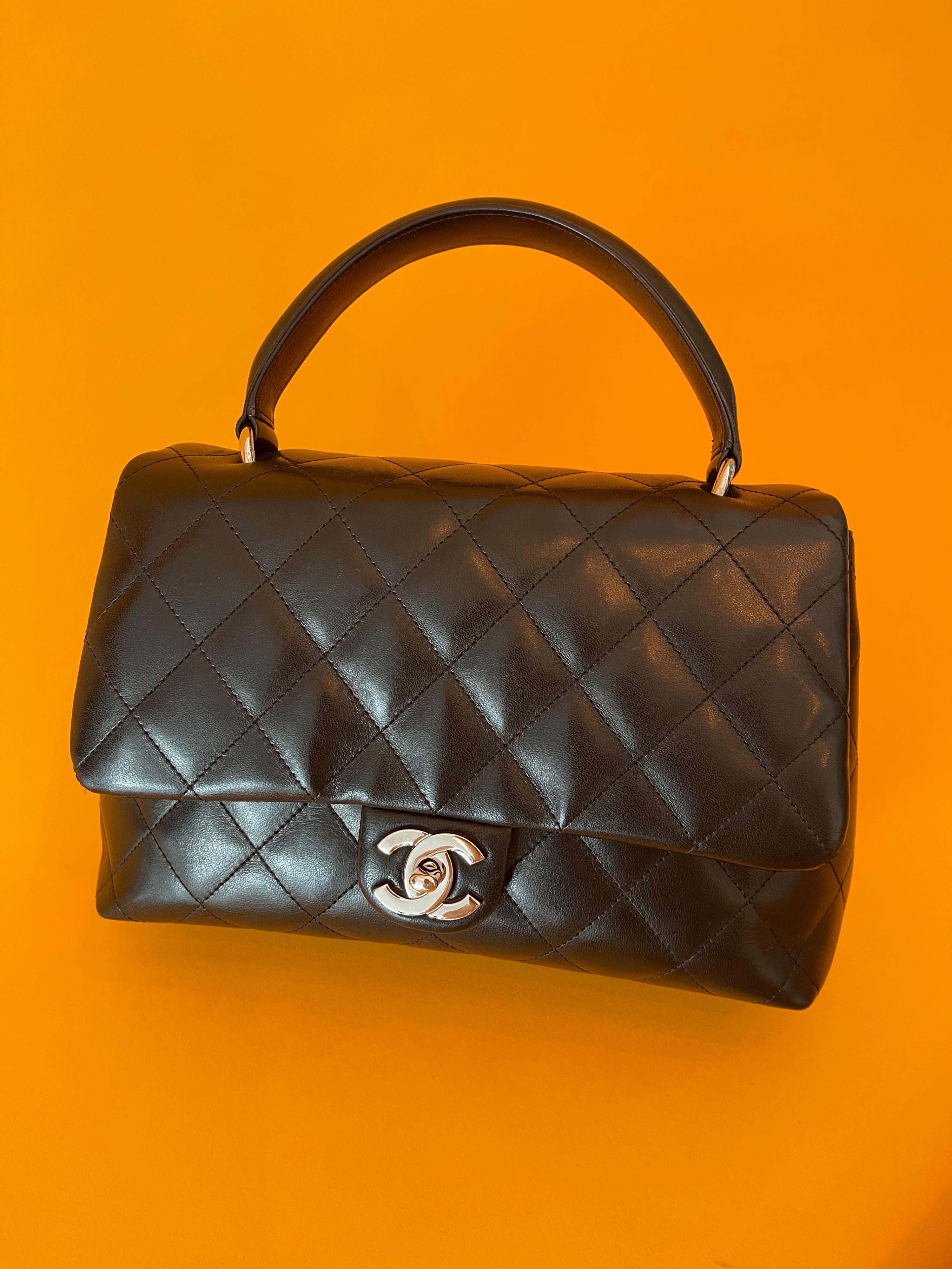 Vintage black leather quilted bag