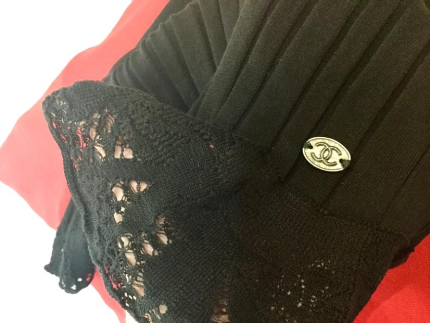 Chanel Black Ribbed Knit Sleeveless Lace-Trimmed Top
