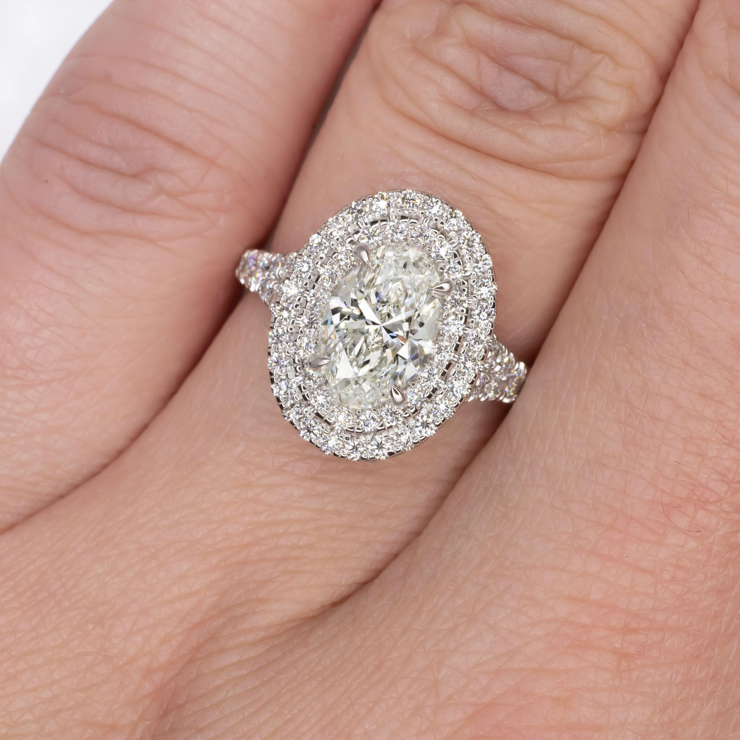 Verde 2ct IGI Certified Lab-grown Oval Cut Diamond Ring