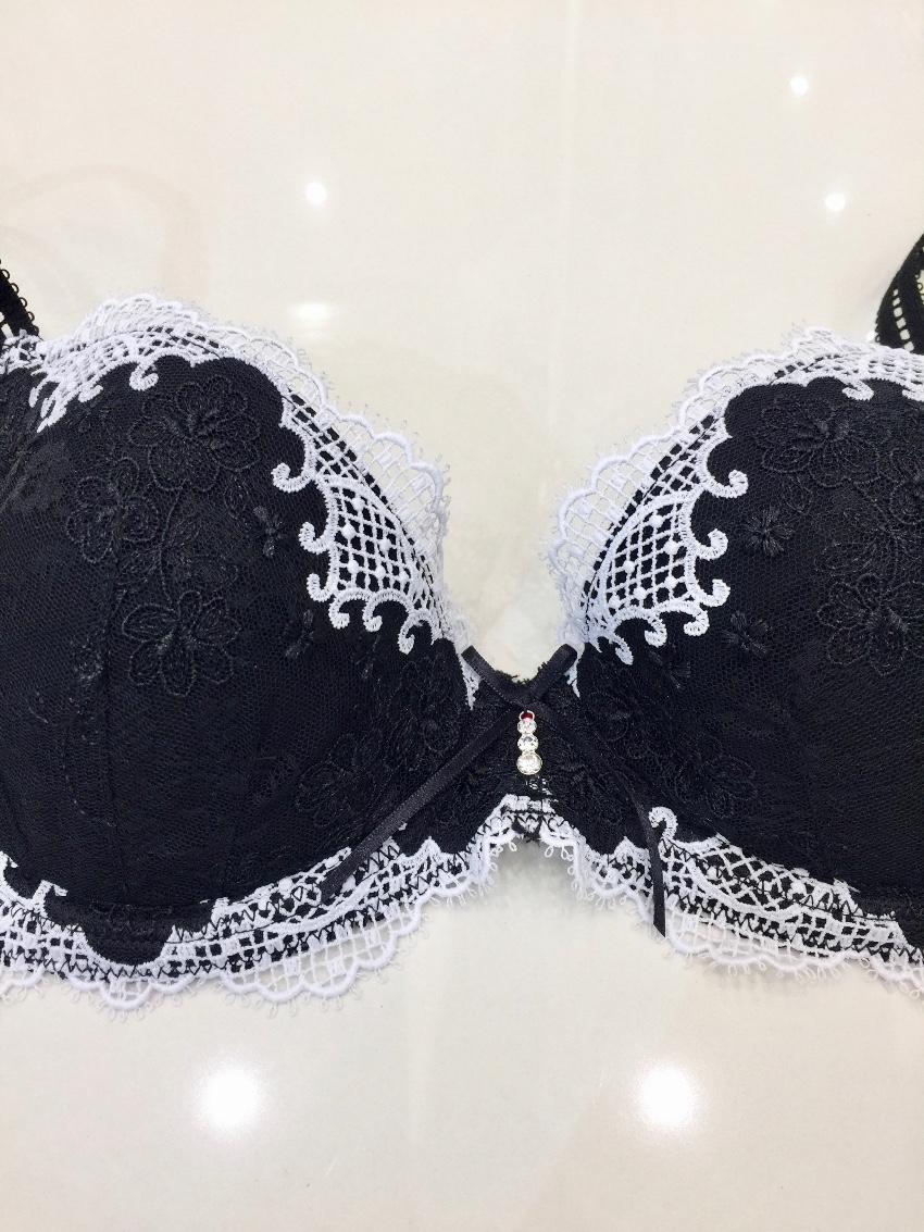 Millesia Black & White Guipure Lace Pad Bra & Suspender Thong Set