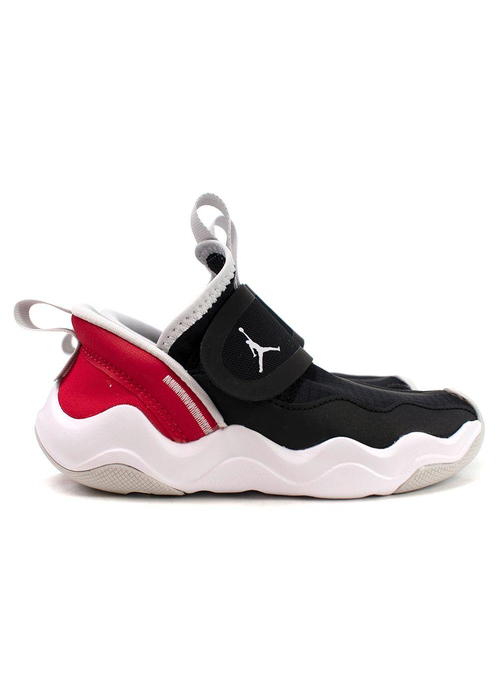 Nike Jordan black & red 23/7 Junior Trainers