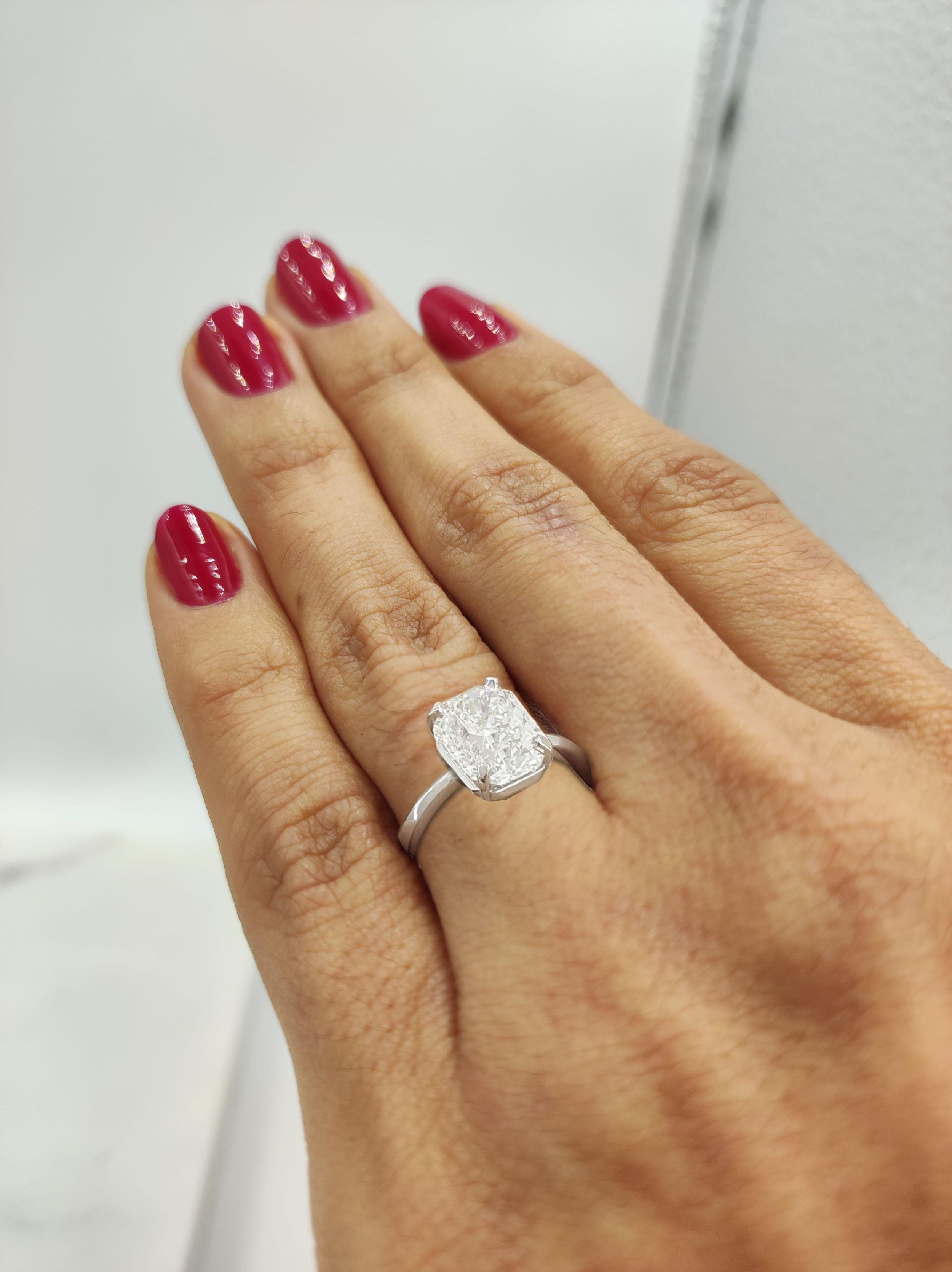 Verde 2ct IGI Certified Lab-grown Radiant Cut Diamond Ring