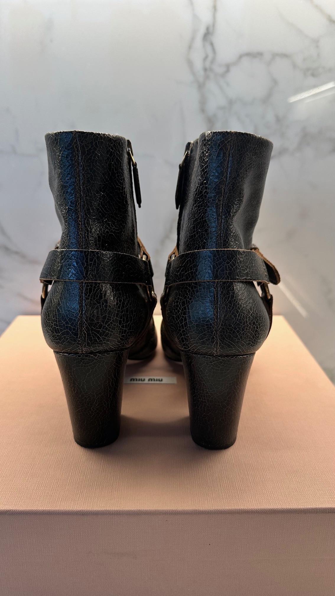 Eabno Leather Buckle Detail Ankle Boots
