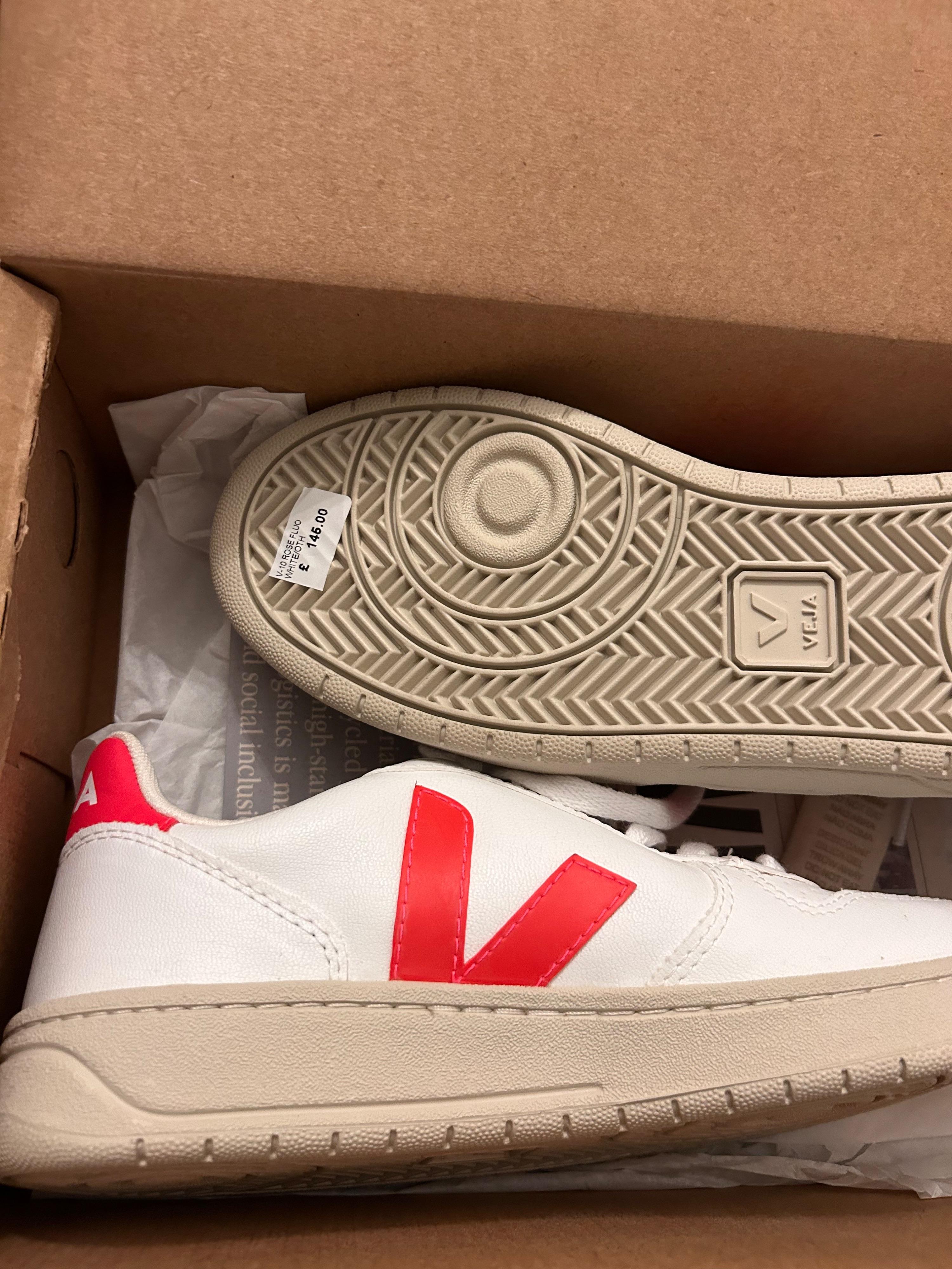 Veja White/Rose Fluo Trainer