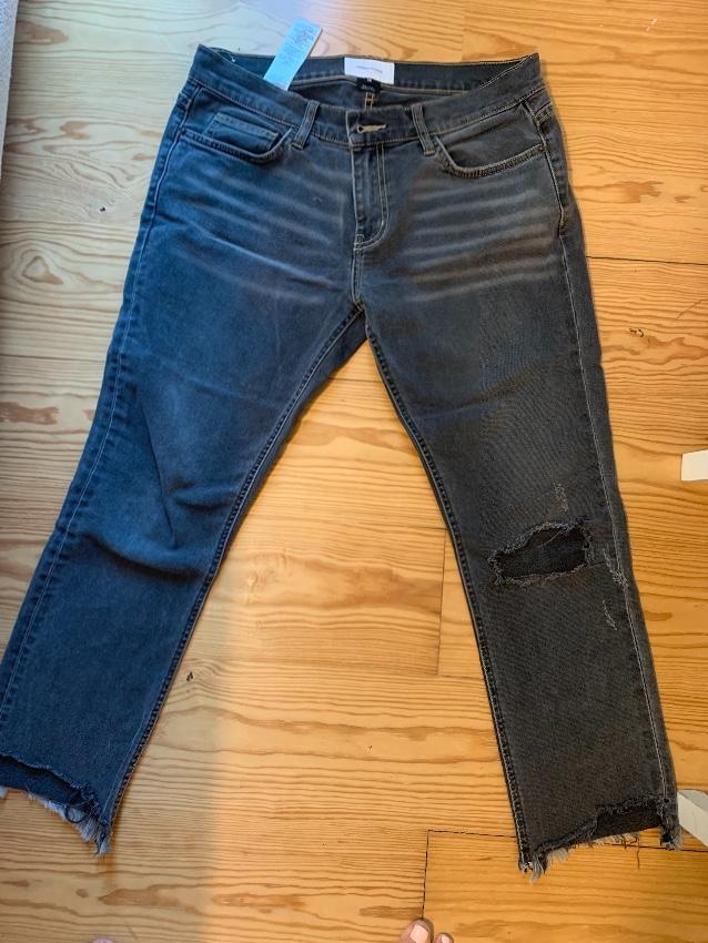Current/Elliott Grey Distressed Cropped Jeans