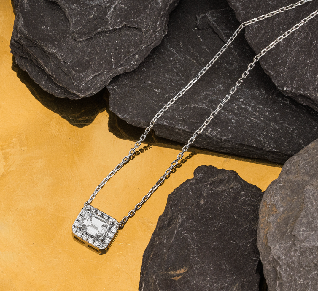 18ct White Gold Diamond Pendant Necklace