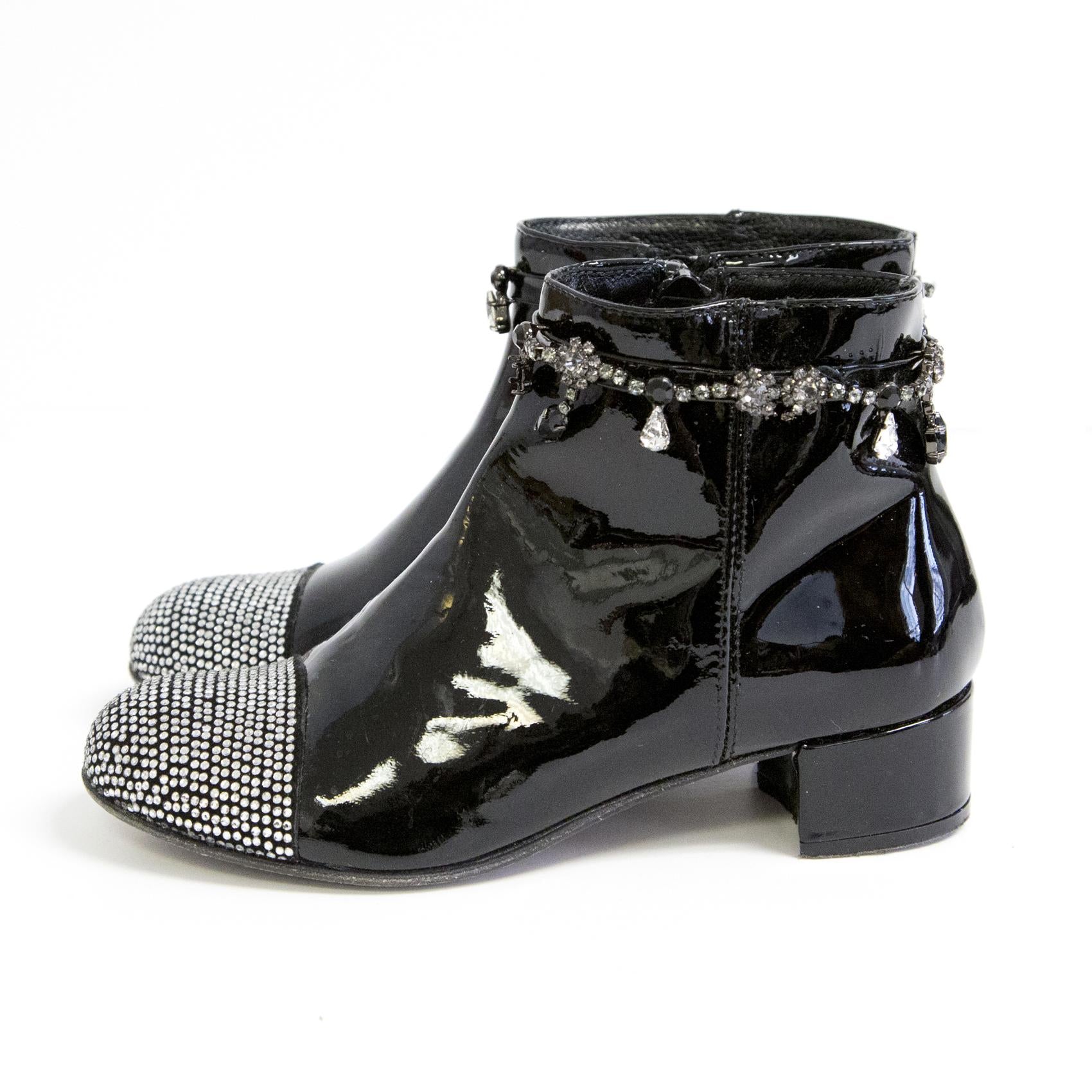 Missouri kids dangle patent leather boots