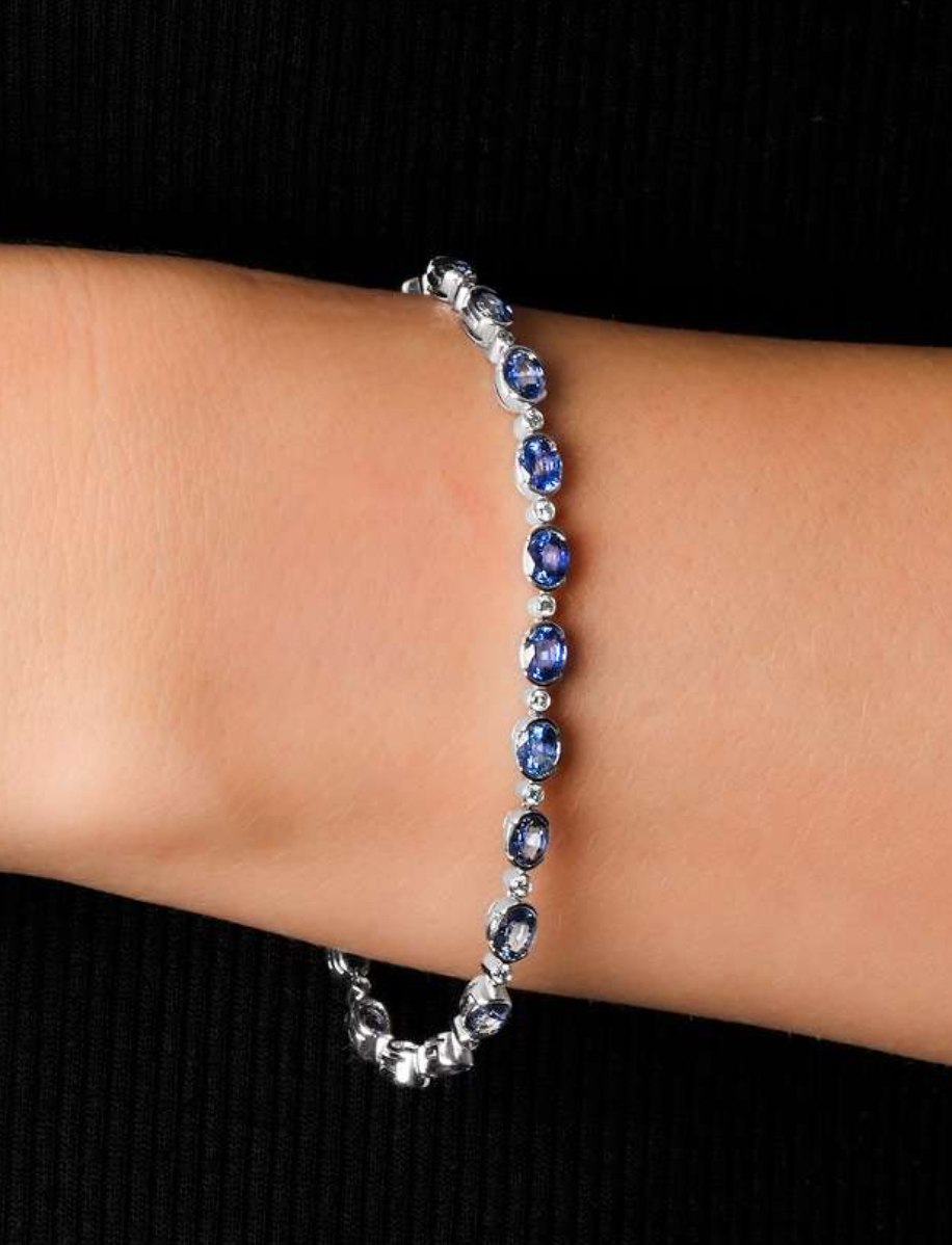 18ct White Gold Diamond & Sapphire Line Bracelet