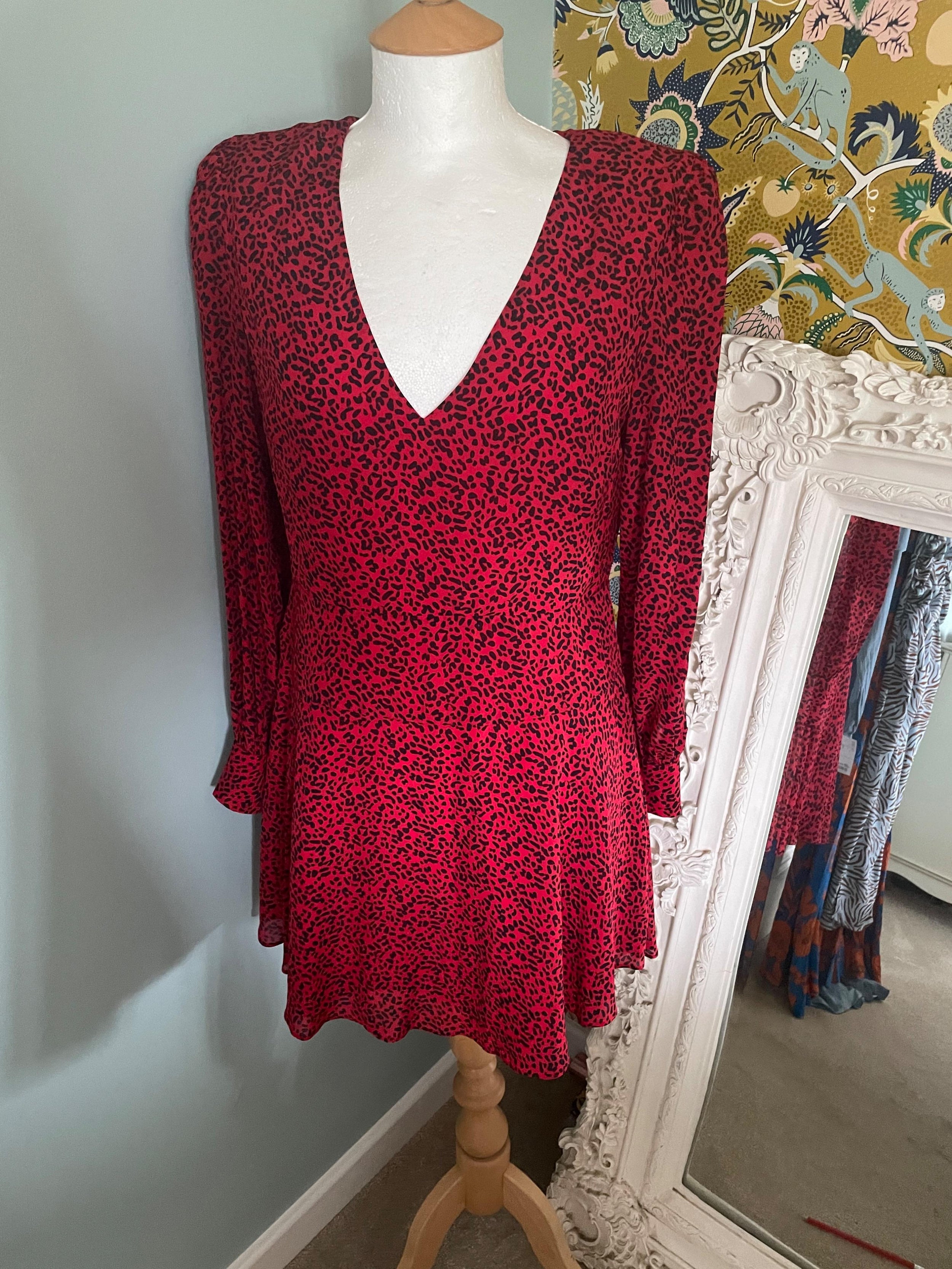 Red animal-print short dress