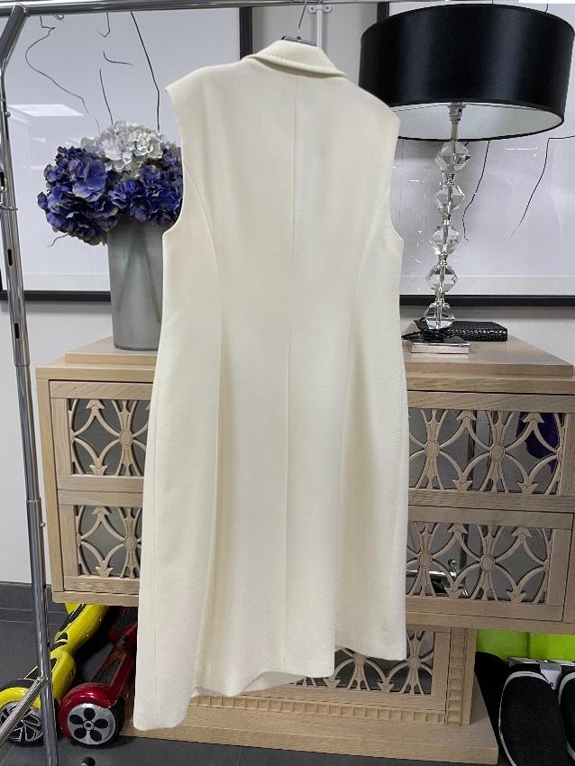 Escada Ivory Tailored Wool Sleeveless Jacket