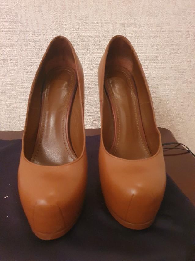 Yves Saint Laurent Brown Vintage Tribtoo Pumps