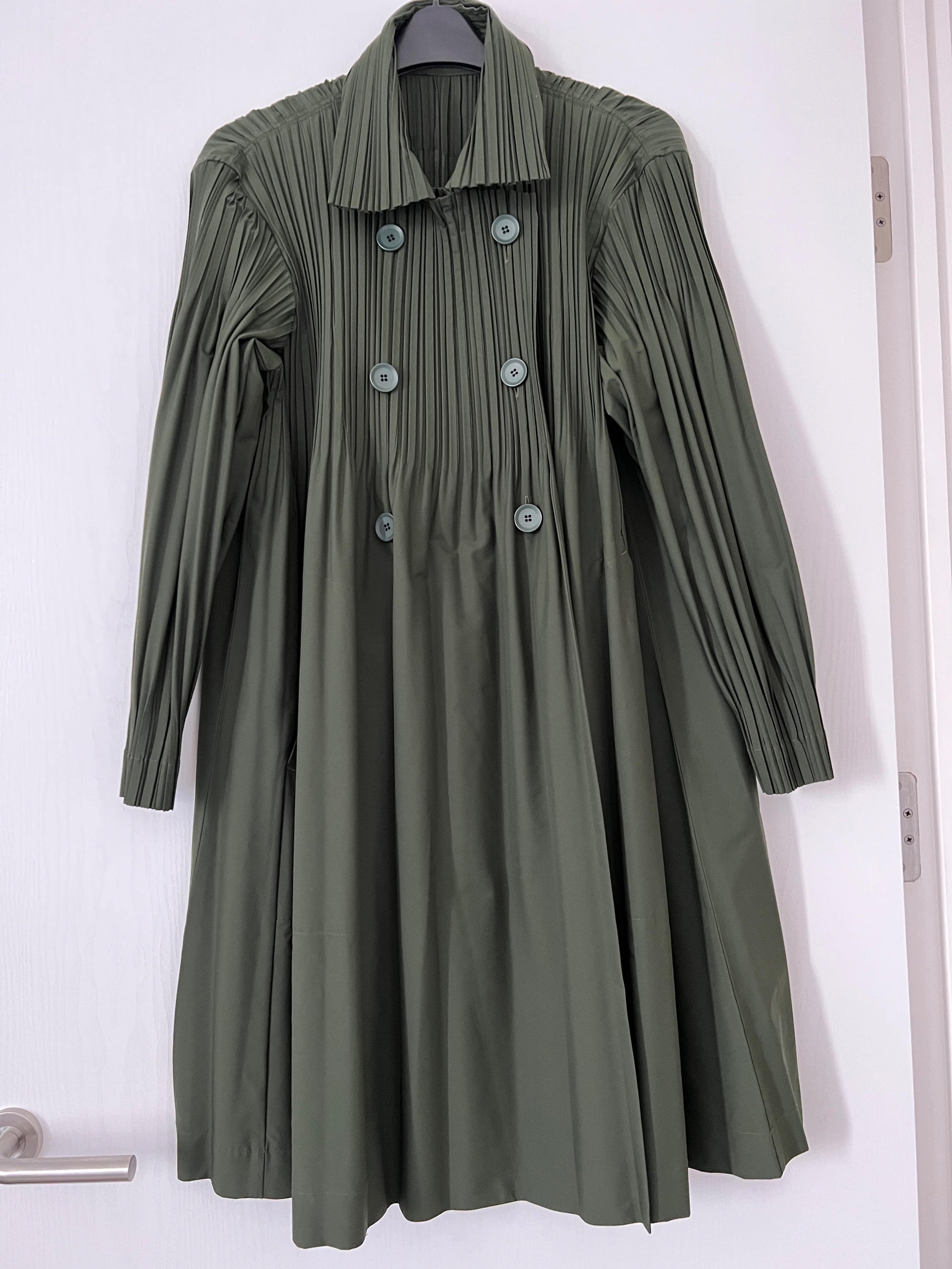 Khaki Double Breasted Pleated Coat